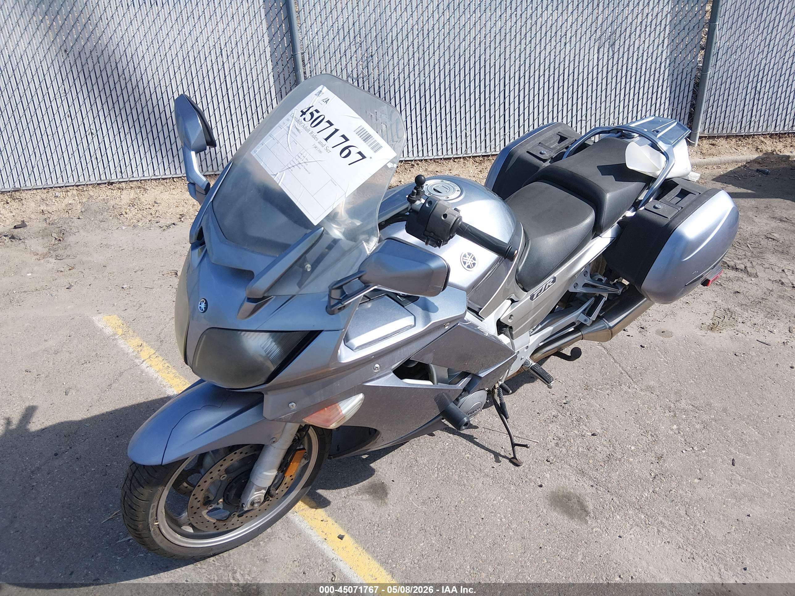 YAMAHA FJR1300 image 2