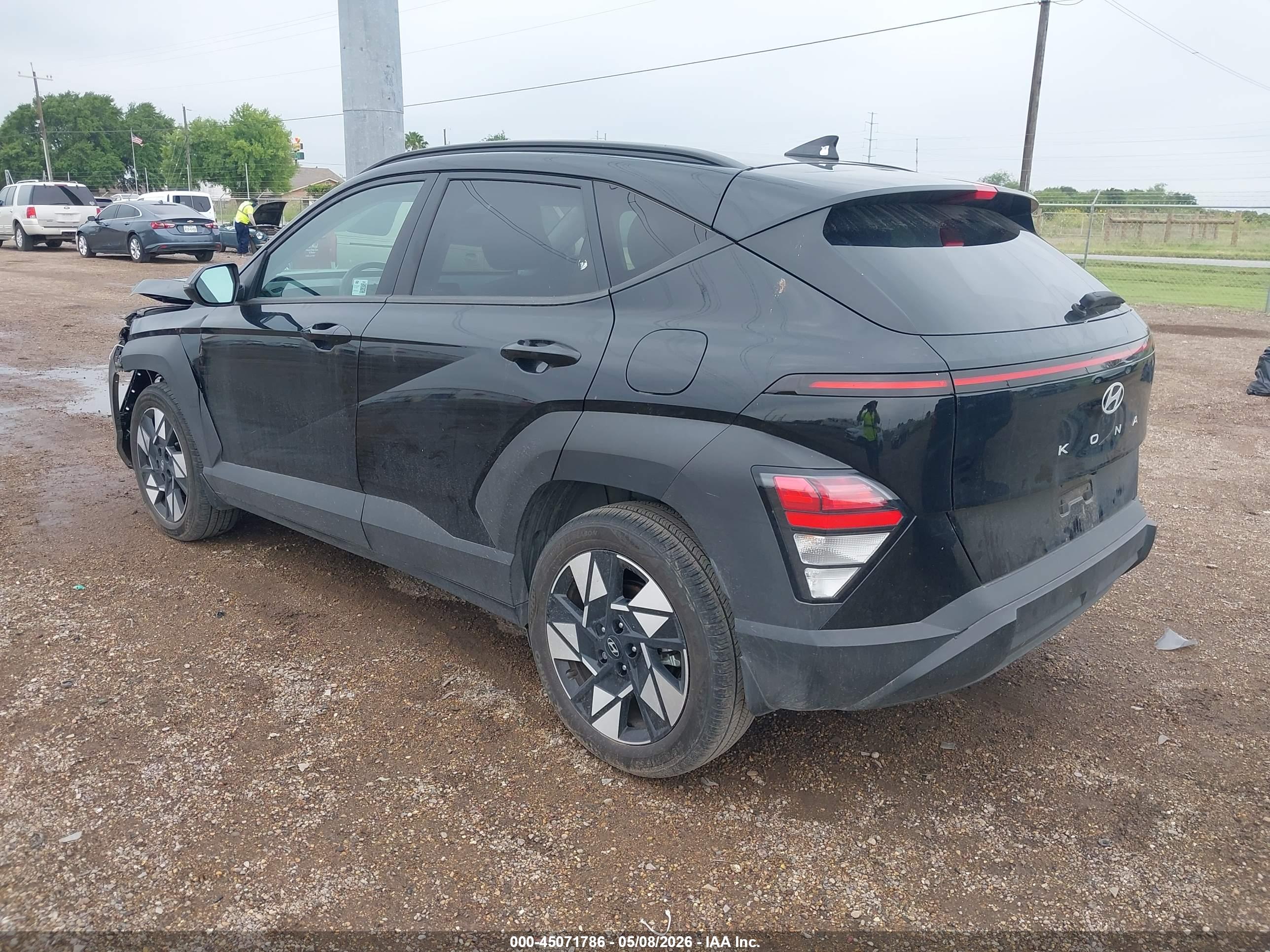 HYUNDAI KONA image 3