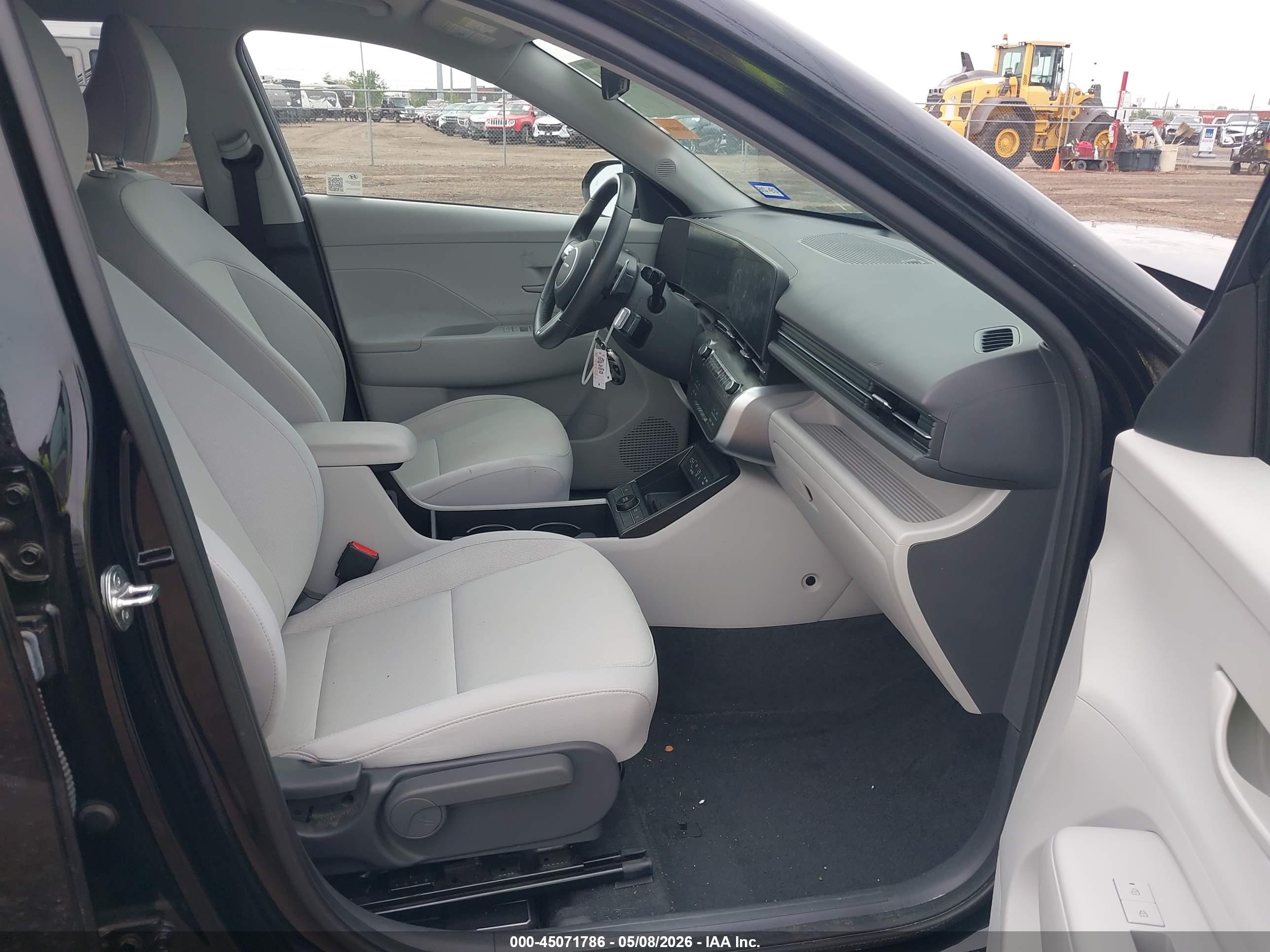 HYUNDAI KONA image 5