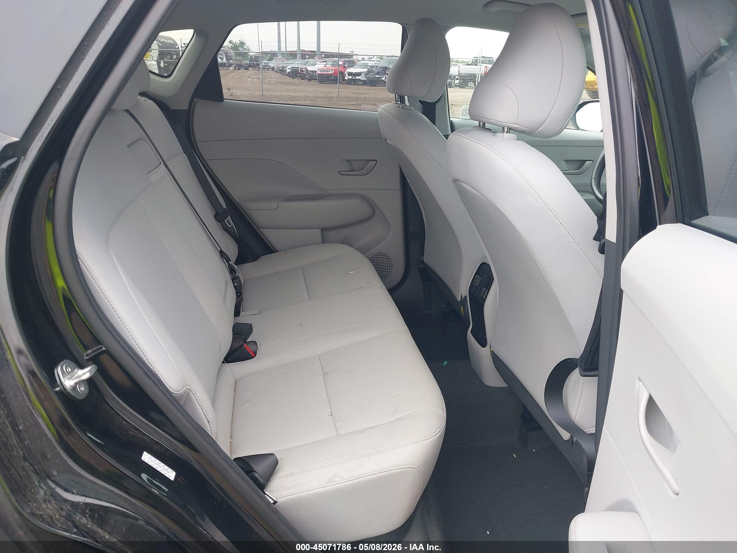 HYUNDAI KONA image 8