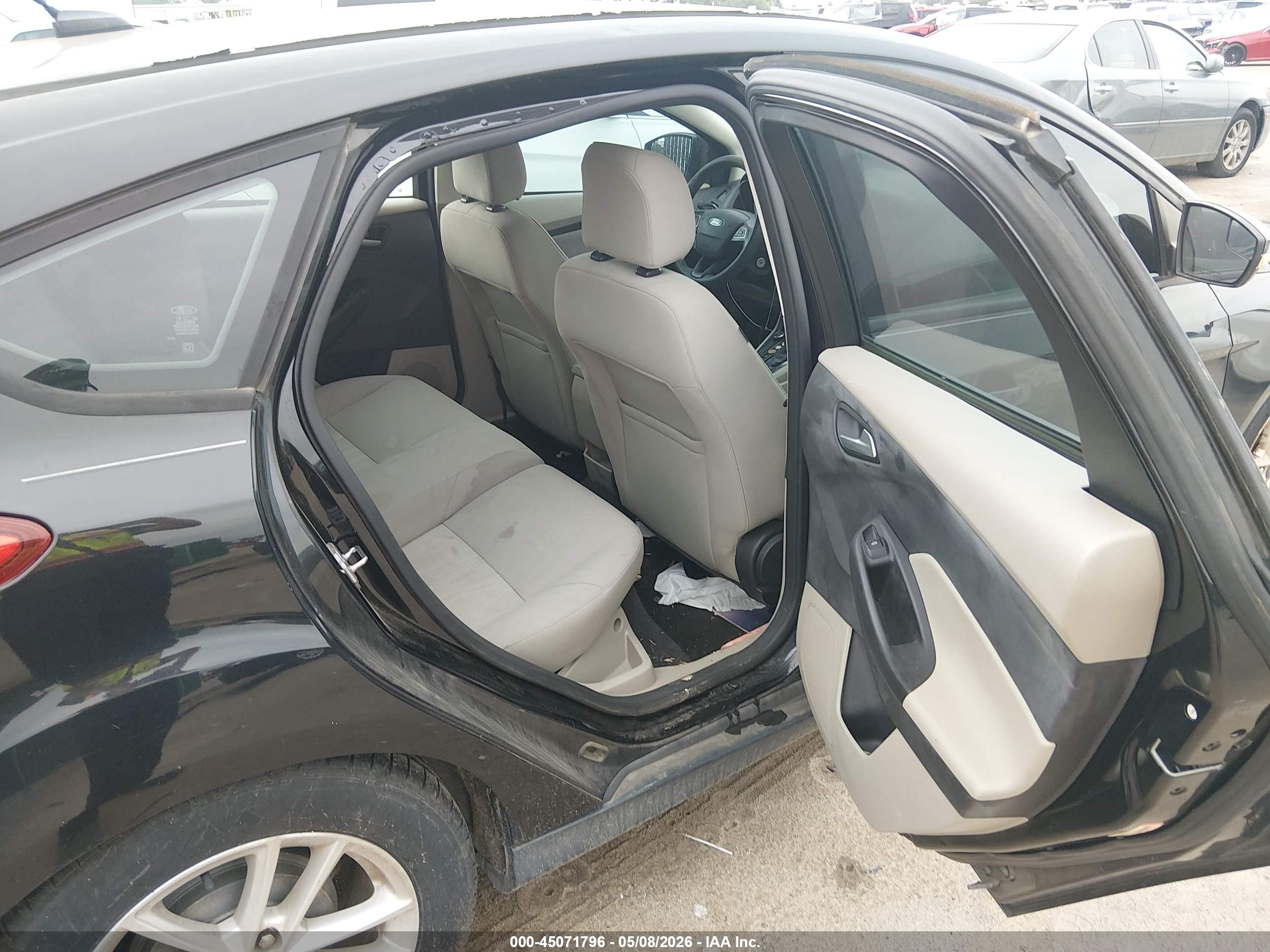 FORD FOCUS image 8