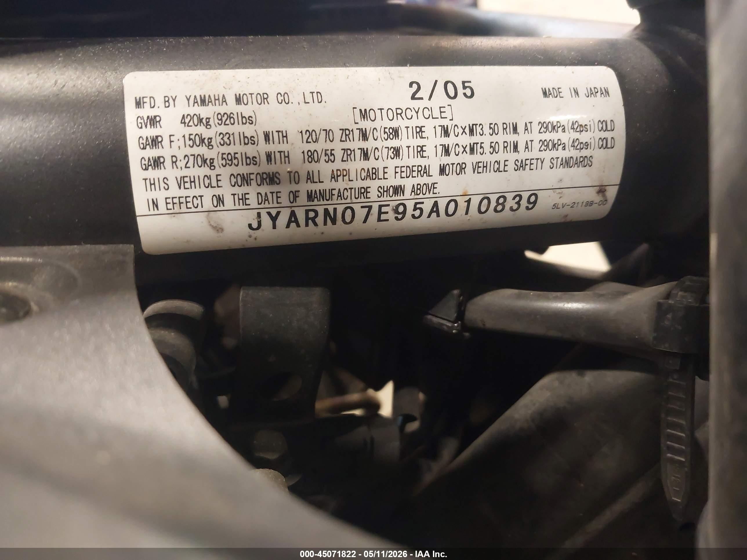 YAMAHA FZS10 image 10