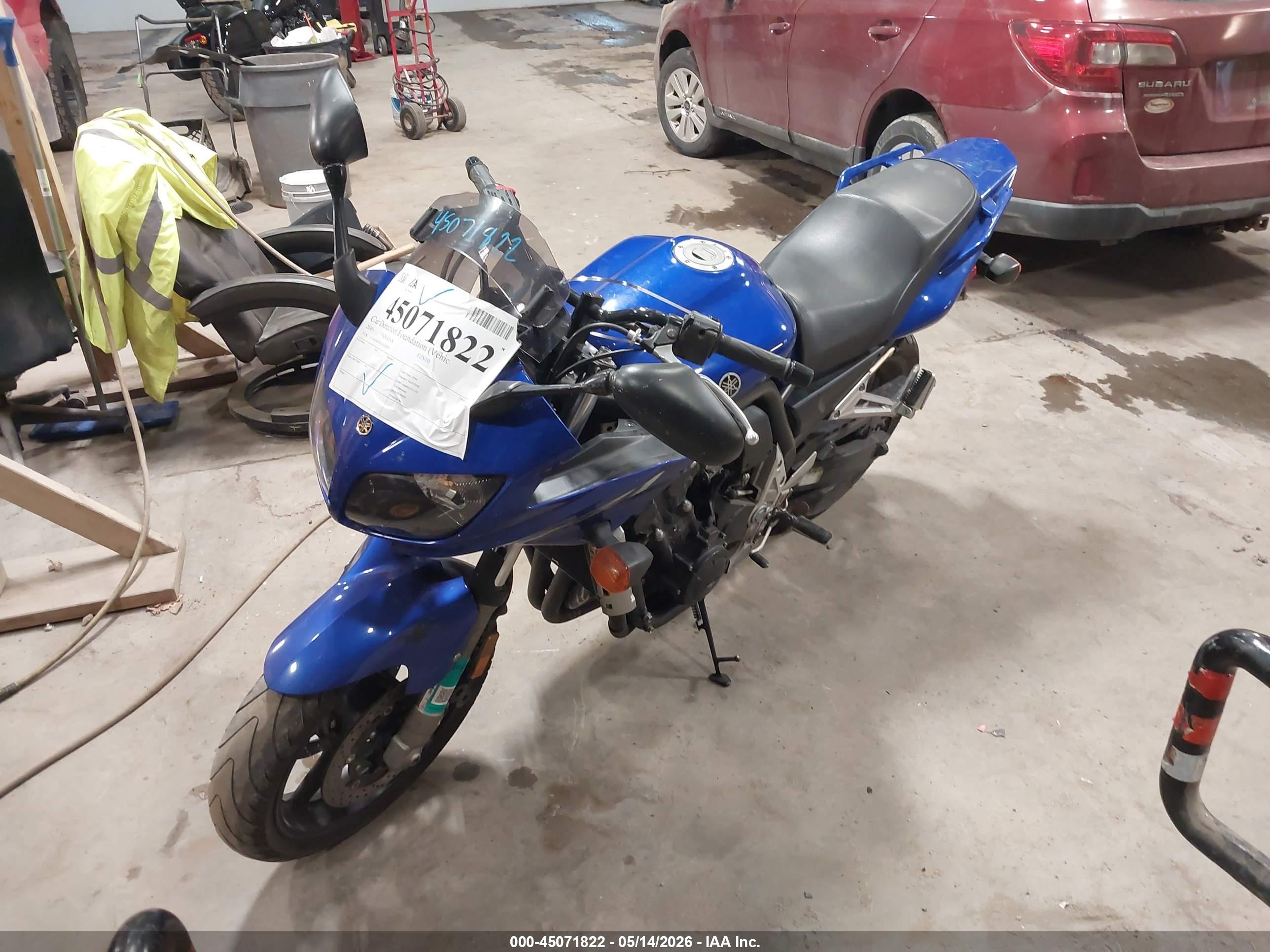 YAMAHA FZS10 image 2