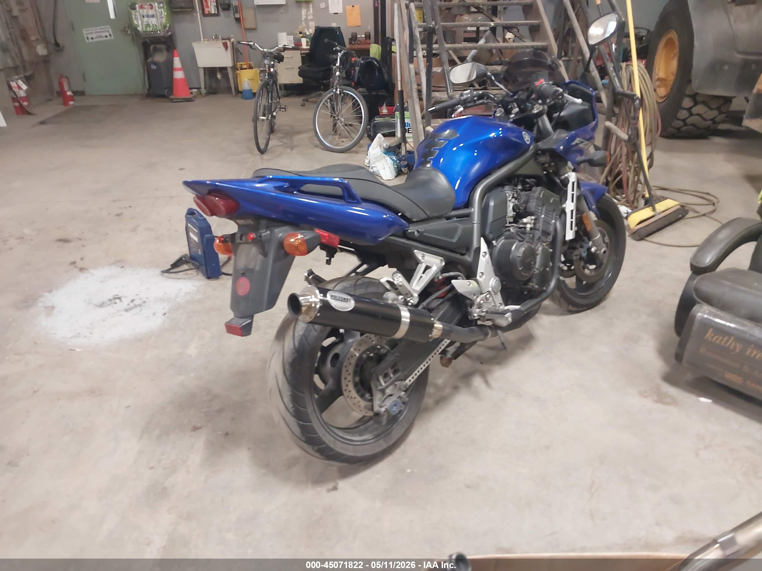 YAMAHA FZS10 image 4