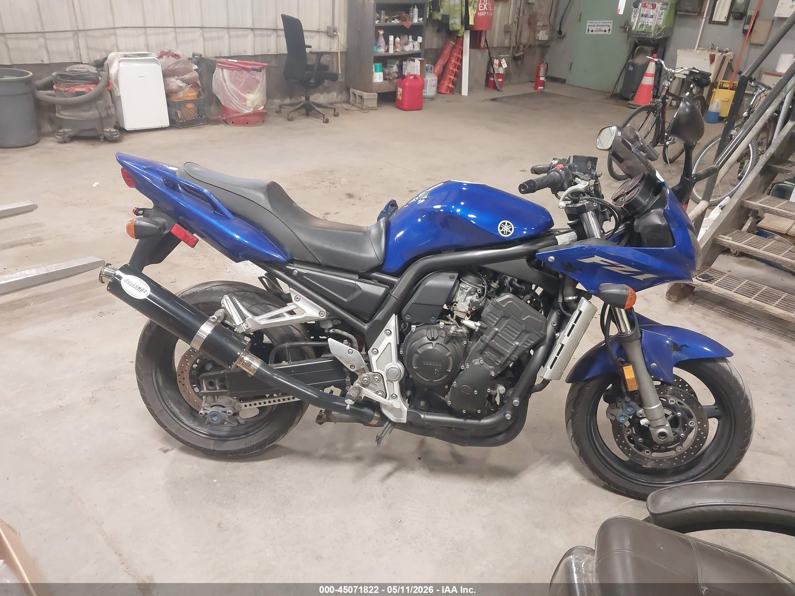 YAMAHA FZS10 image 8