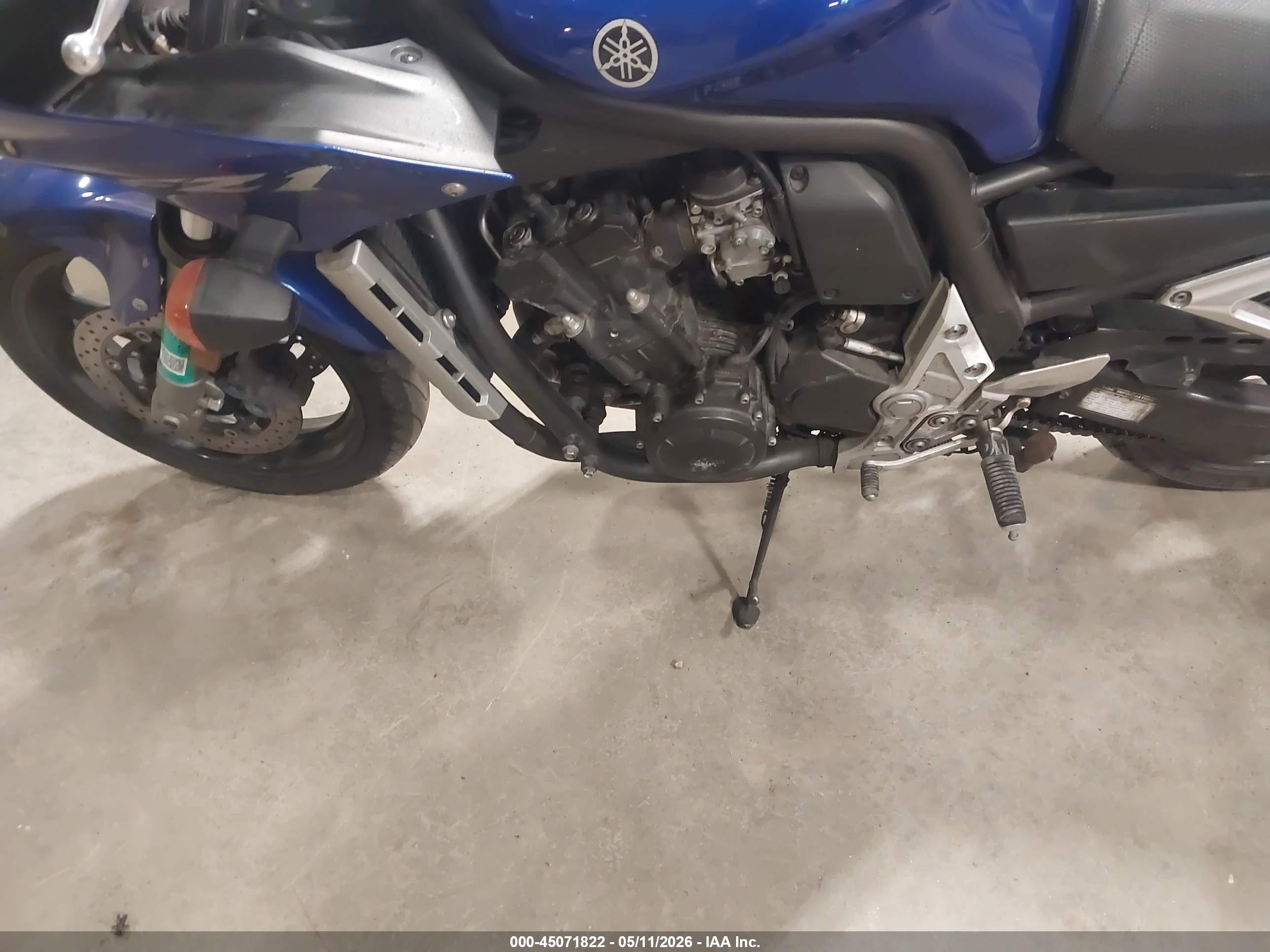 YAMAHA FZS10 image 9
