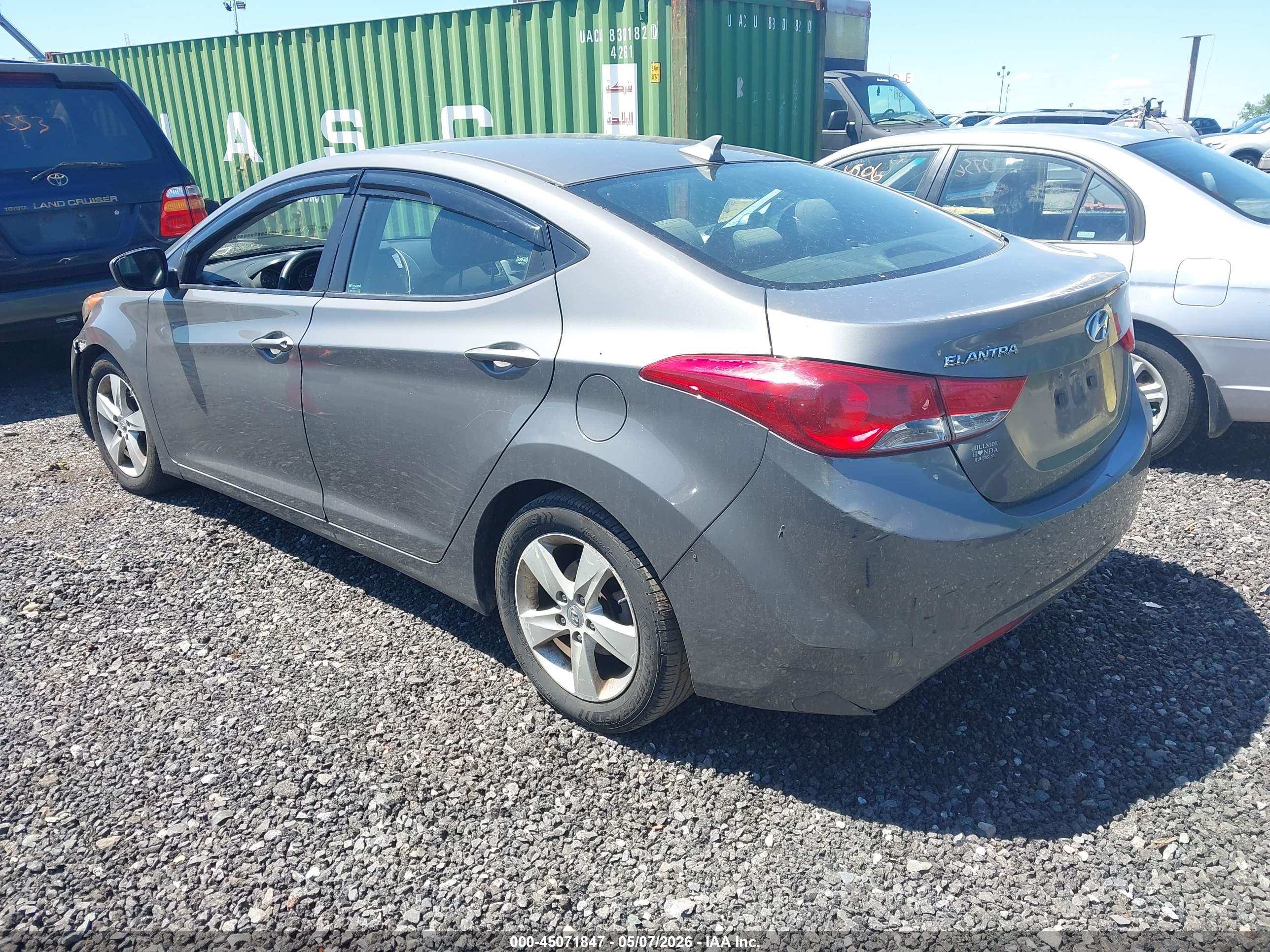 HYUNDAI ELANTRA image 3