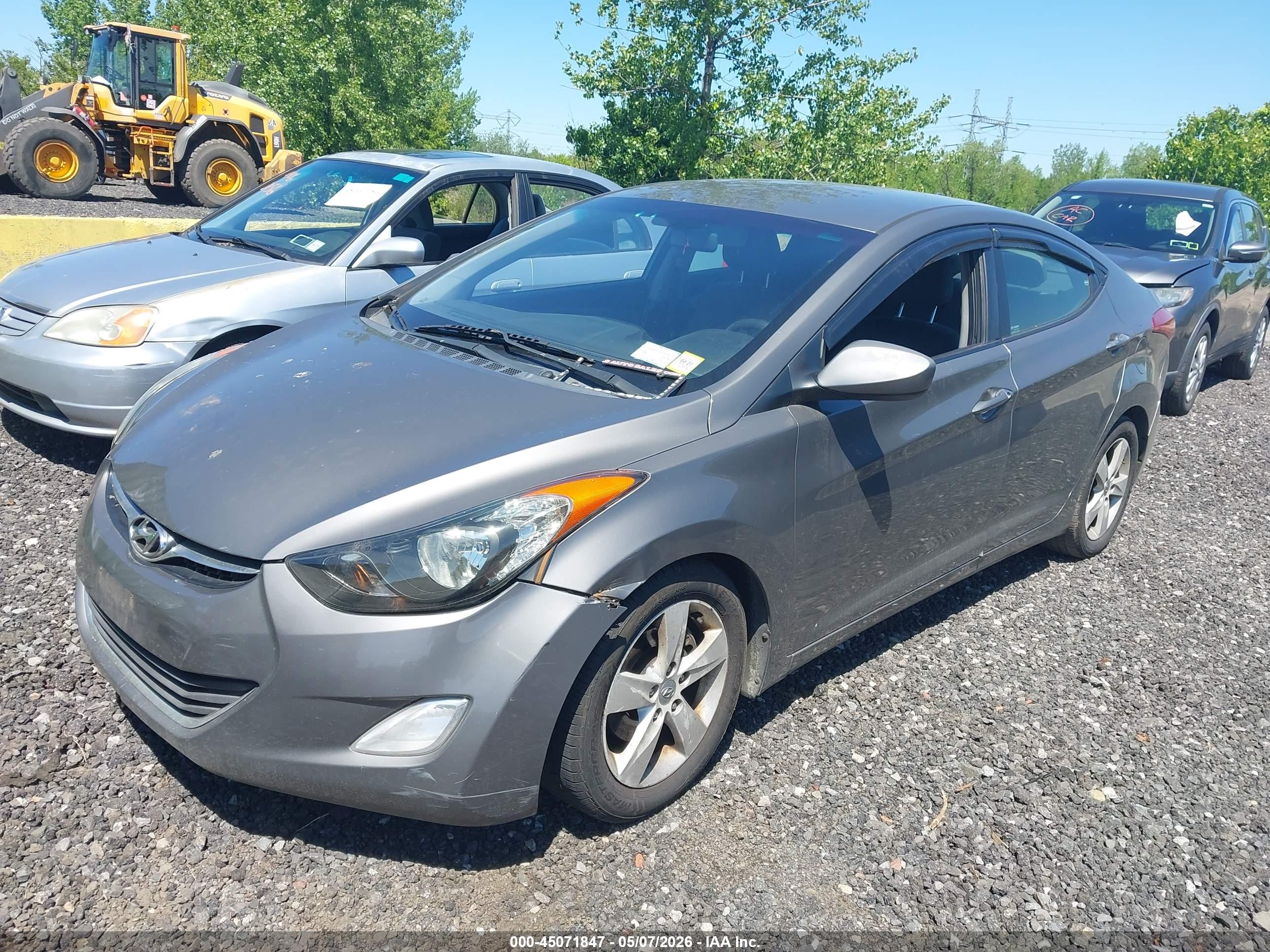 HYUNDAI ELANTRA image 6