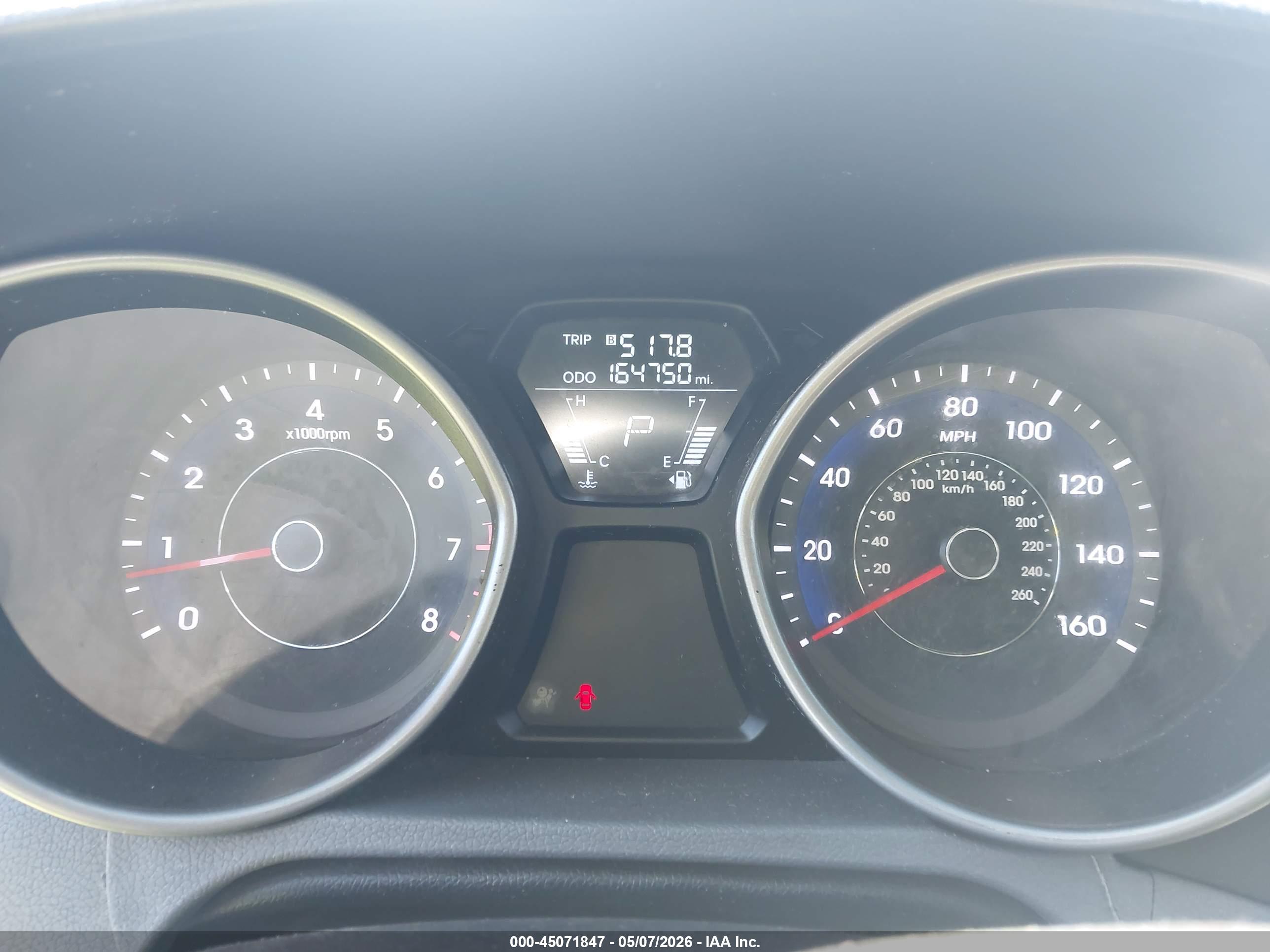 HYUNDAI ELANTRA image 7