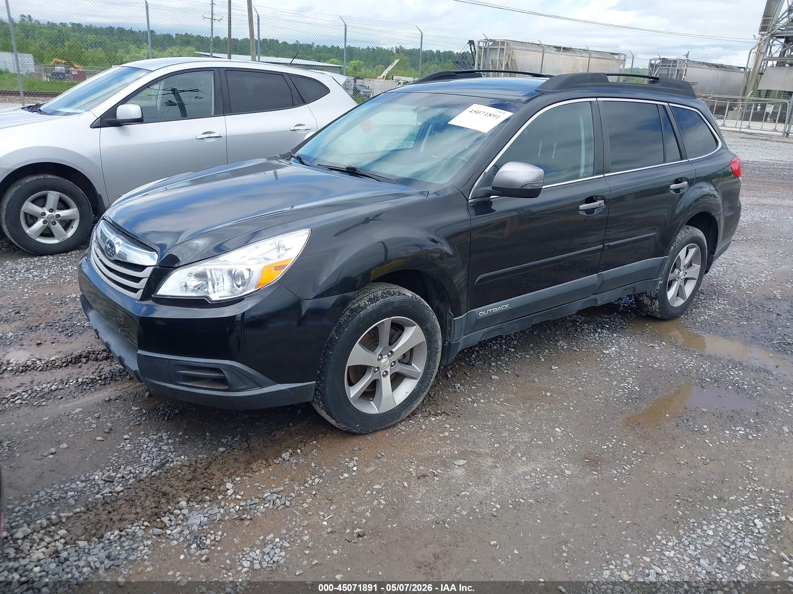 SUBARU OUTBACK image 2