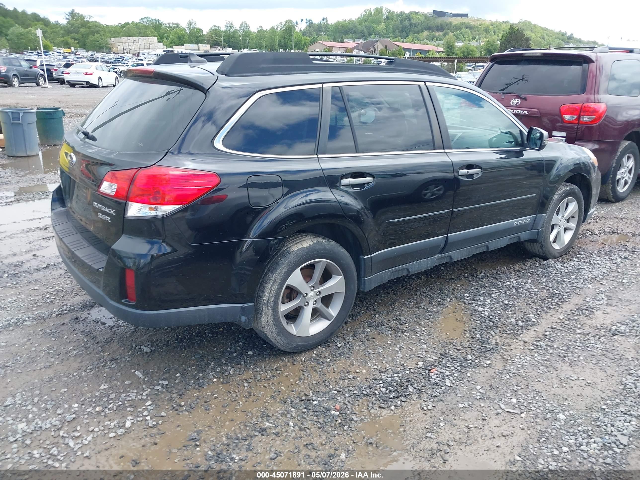 SUBARU OUTBACK image 4