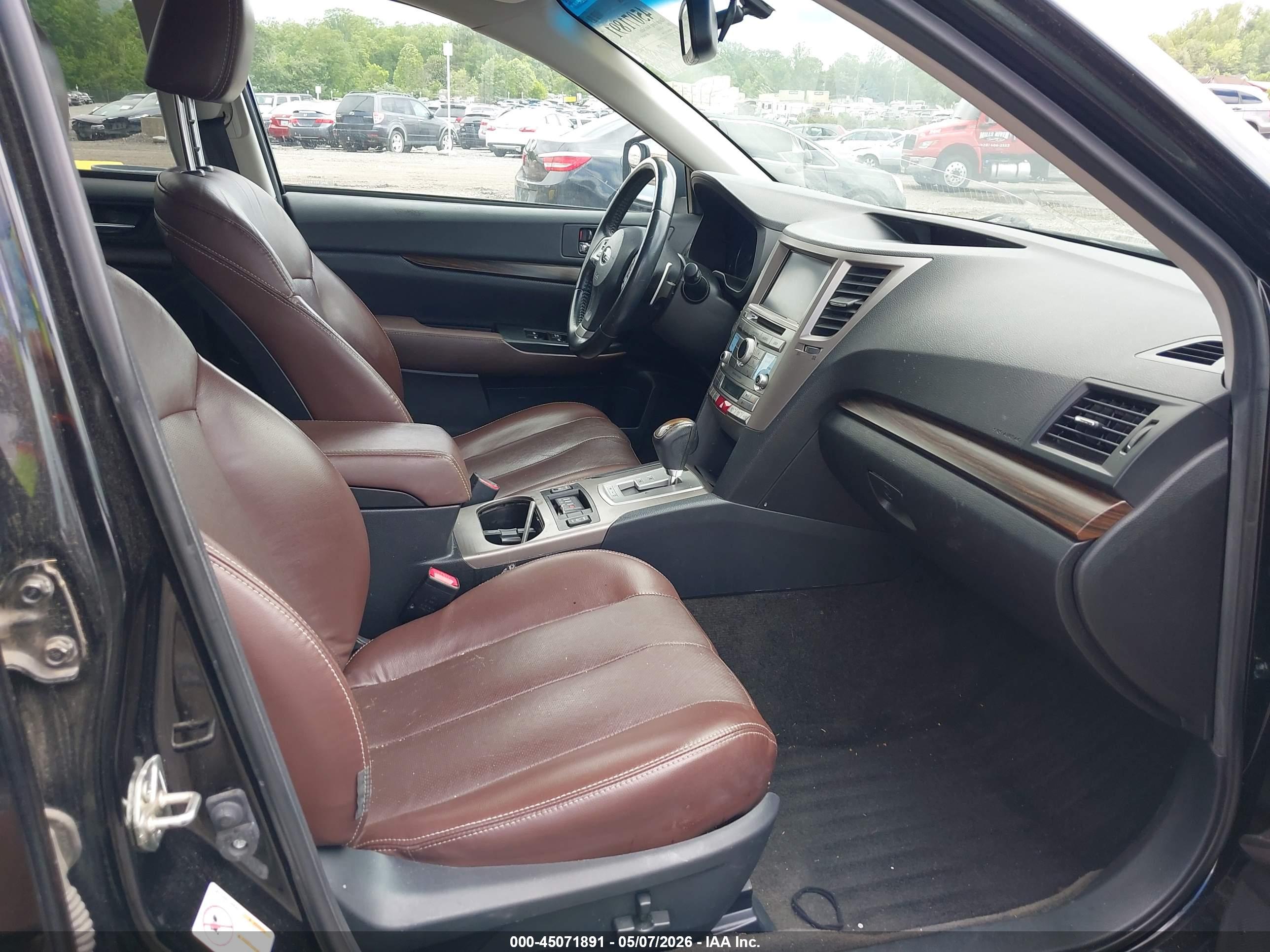 SUBARU OUTBACK image 5
