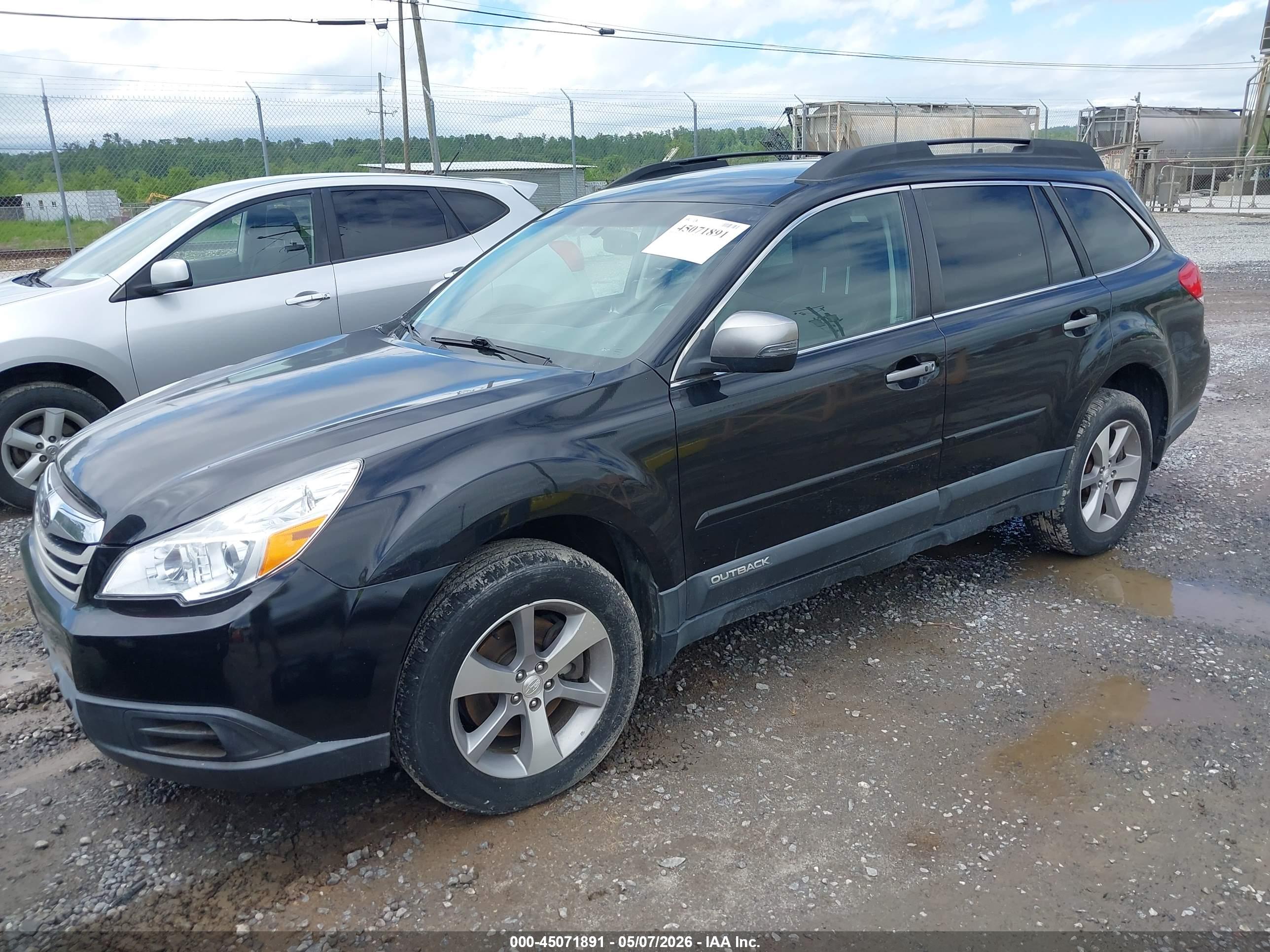SUBARU OUTBACK image 6