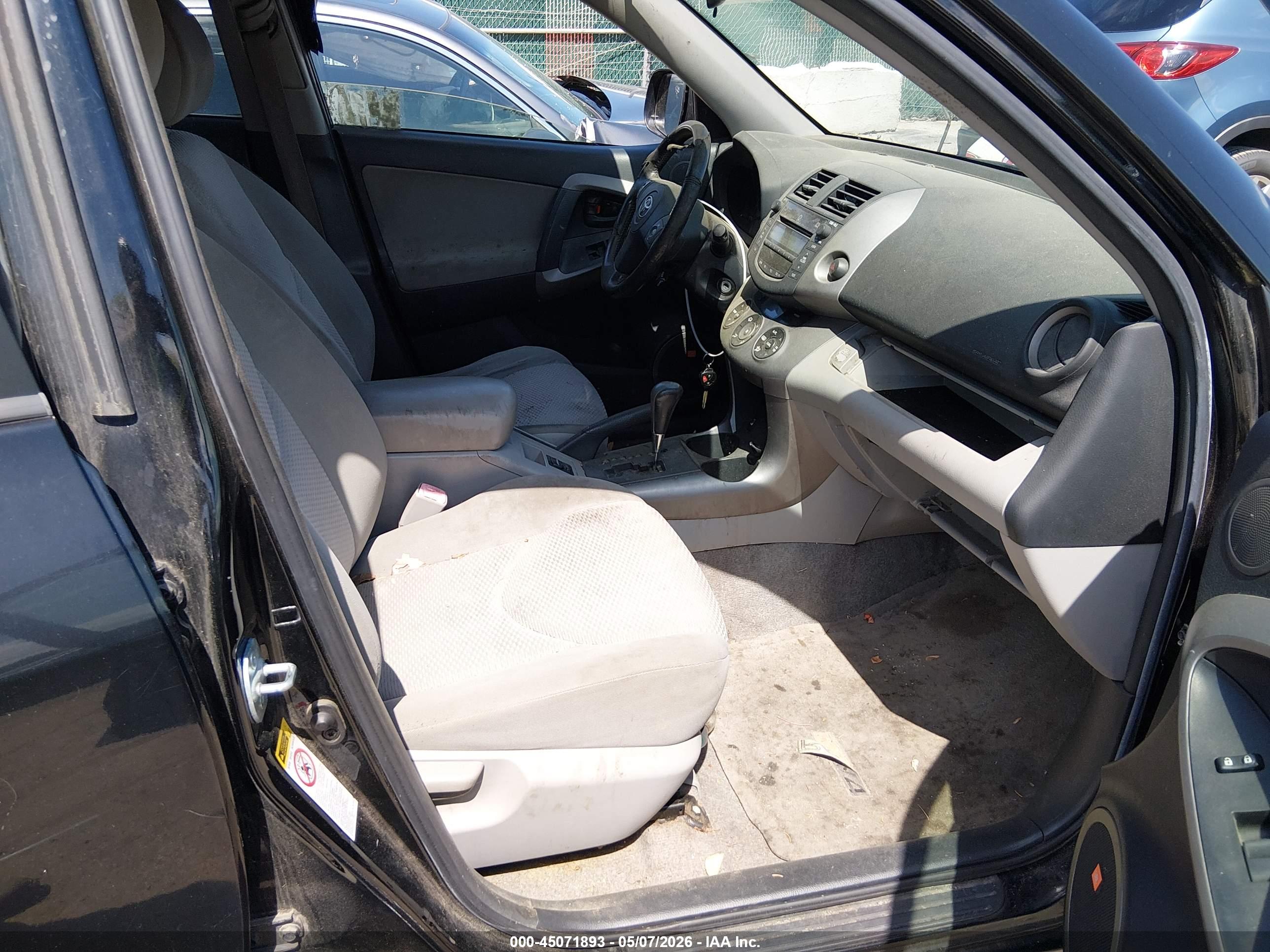 TOYOTA RAV4 image 5