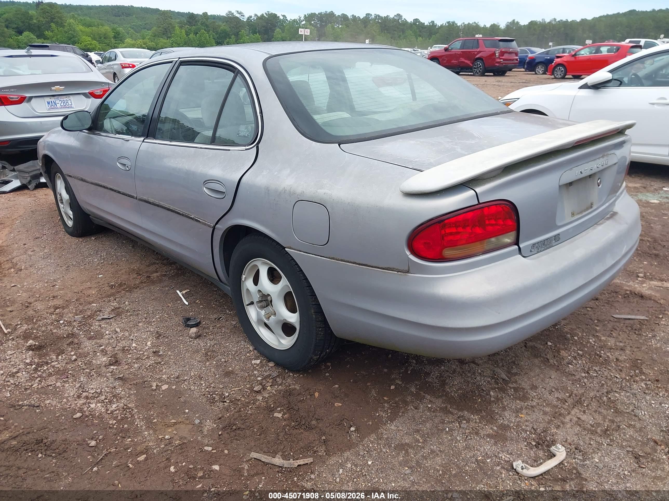 OLDSMOBILE INTRIGUE image 3
