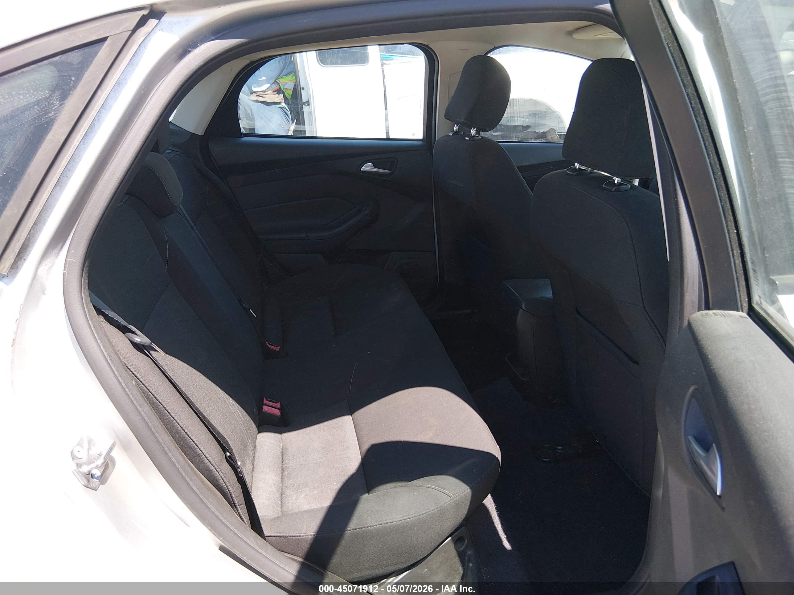 FORD FOCUS image 8