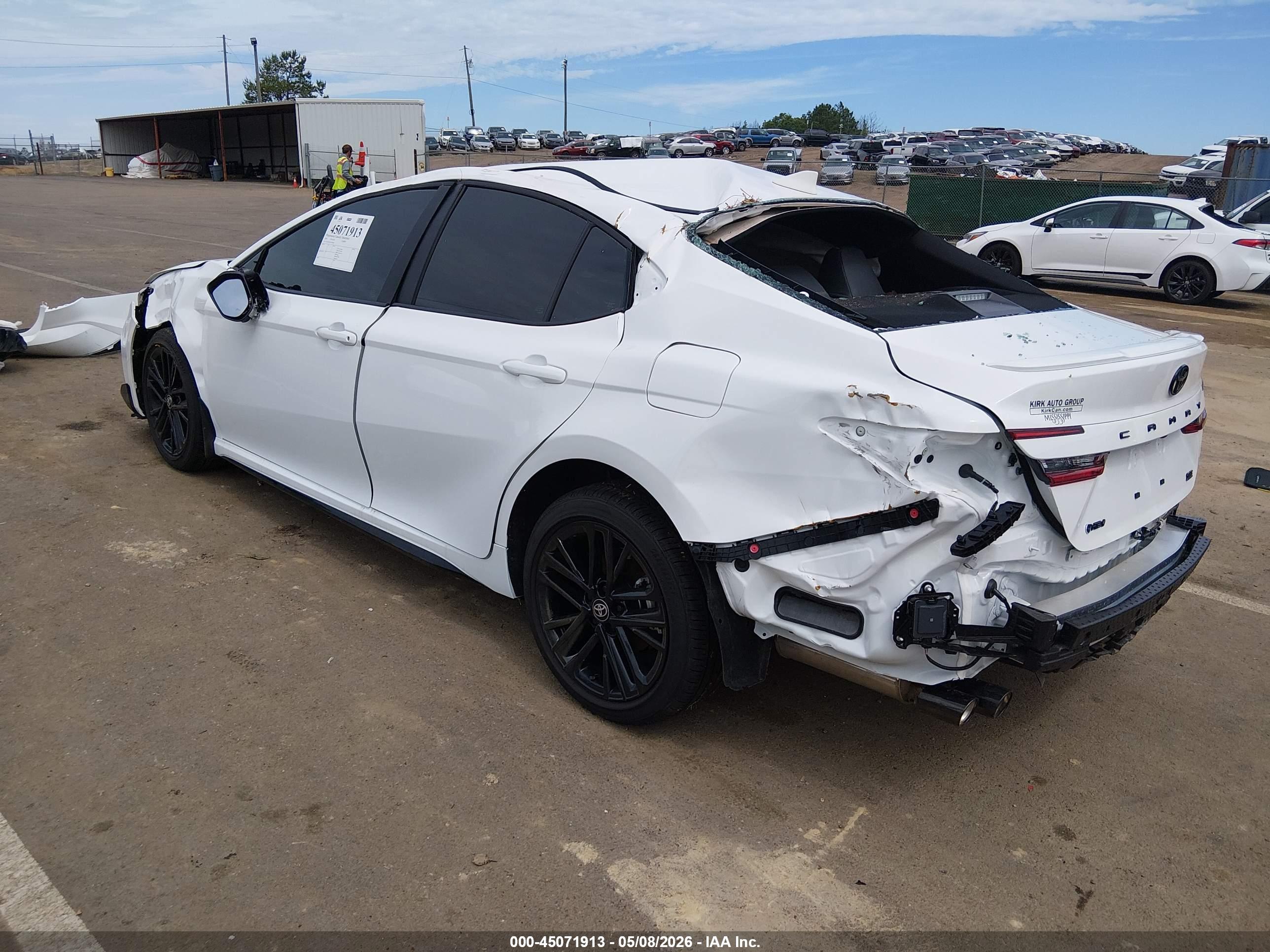 TOYOTA CAMRY image 3