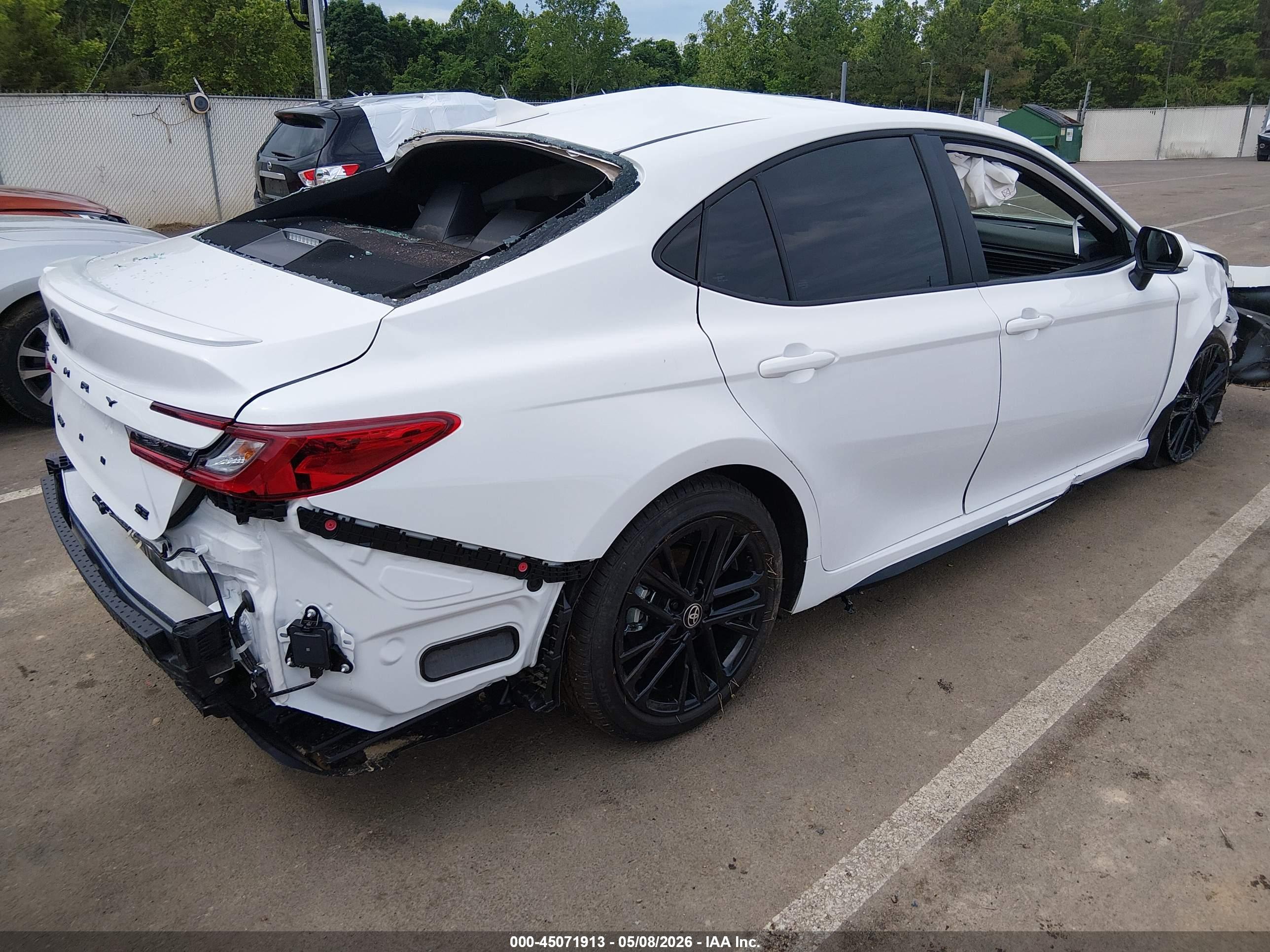 TOYOTA CAMRY image 4