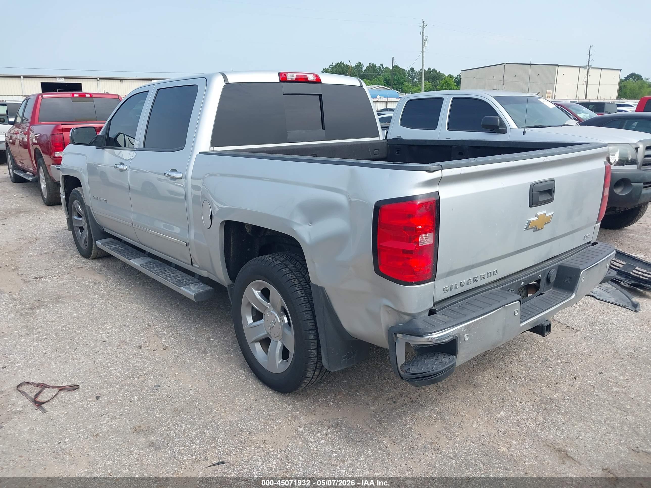 CHEVROLET SILVERADO image 3