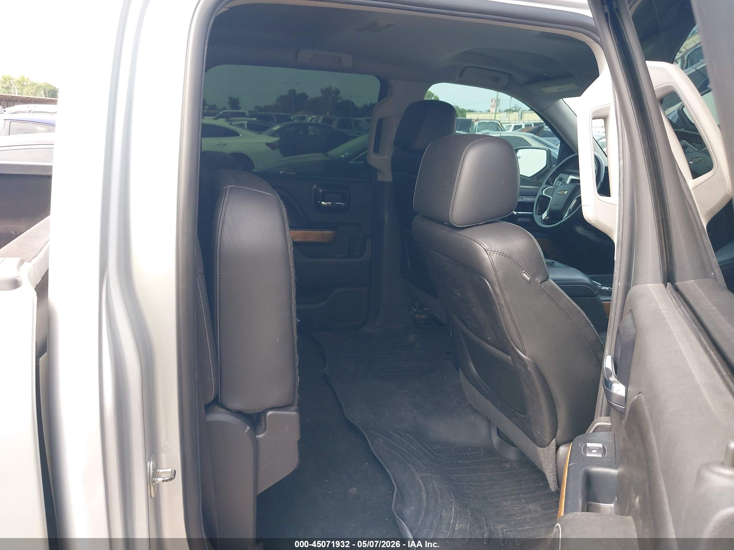 CHEVROLET SILVERADO image 8