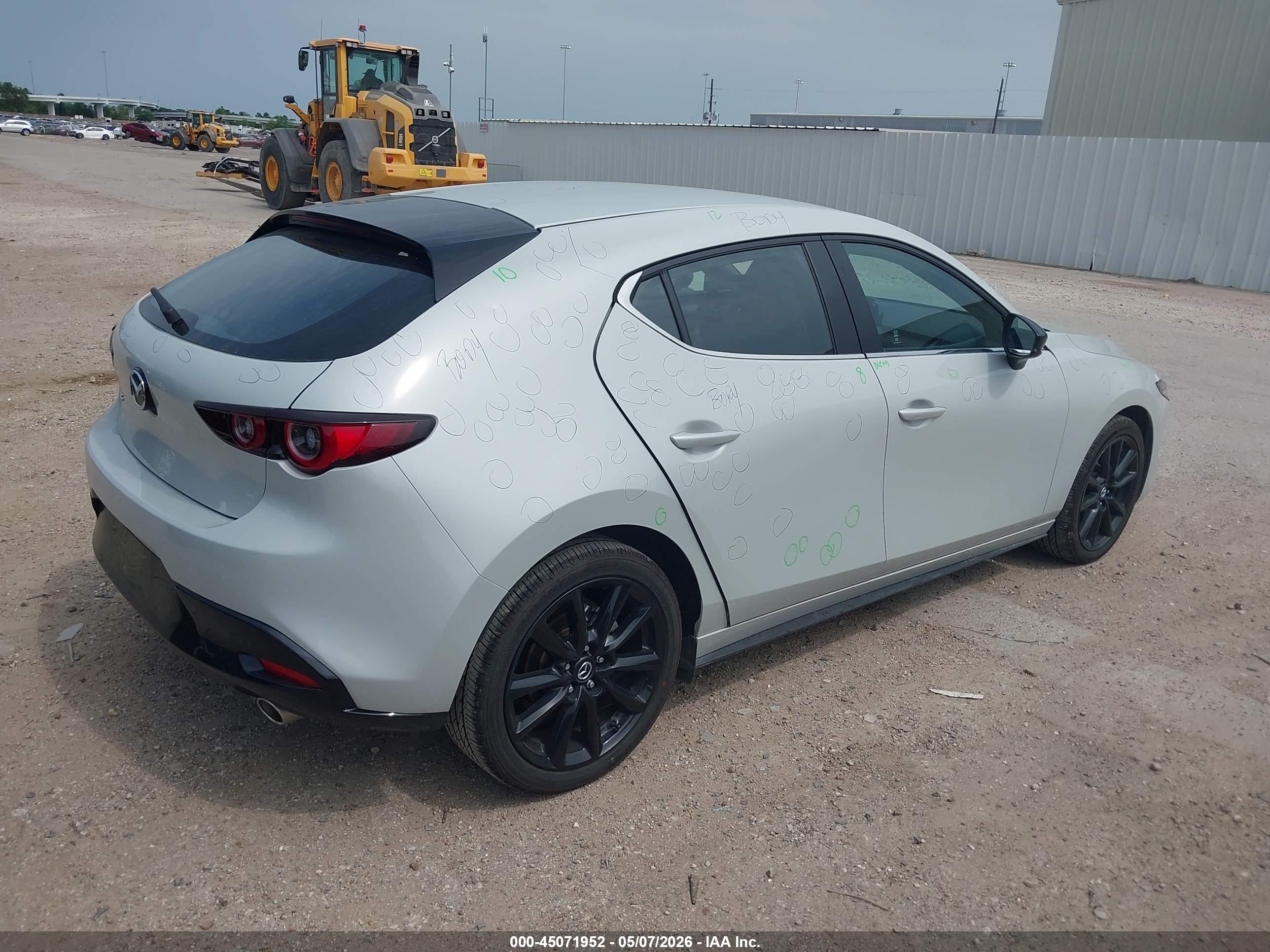 MAZDA MAZDA3 image 4