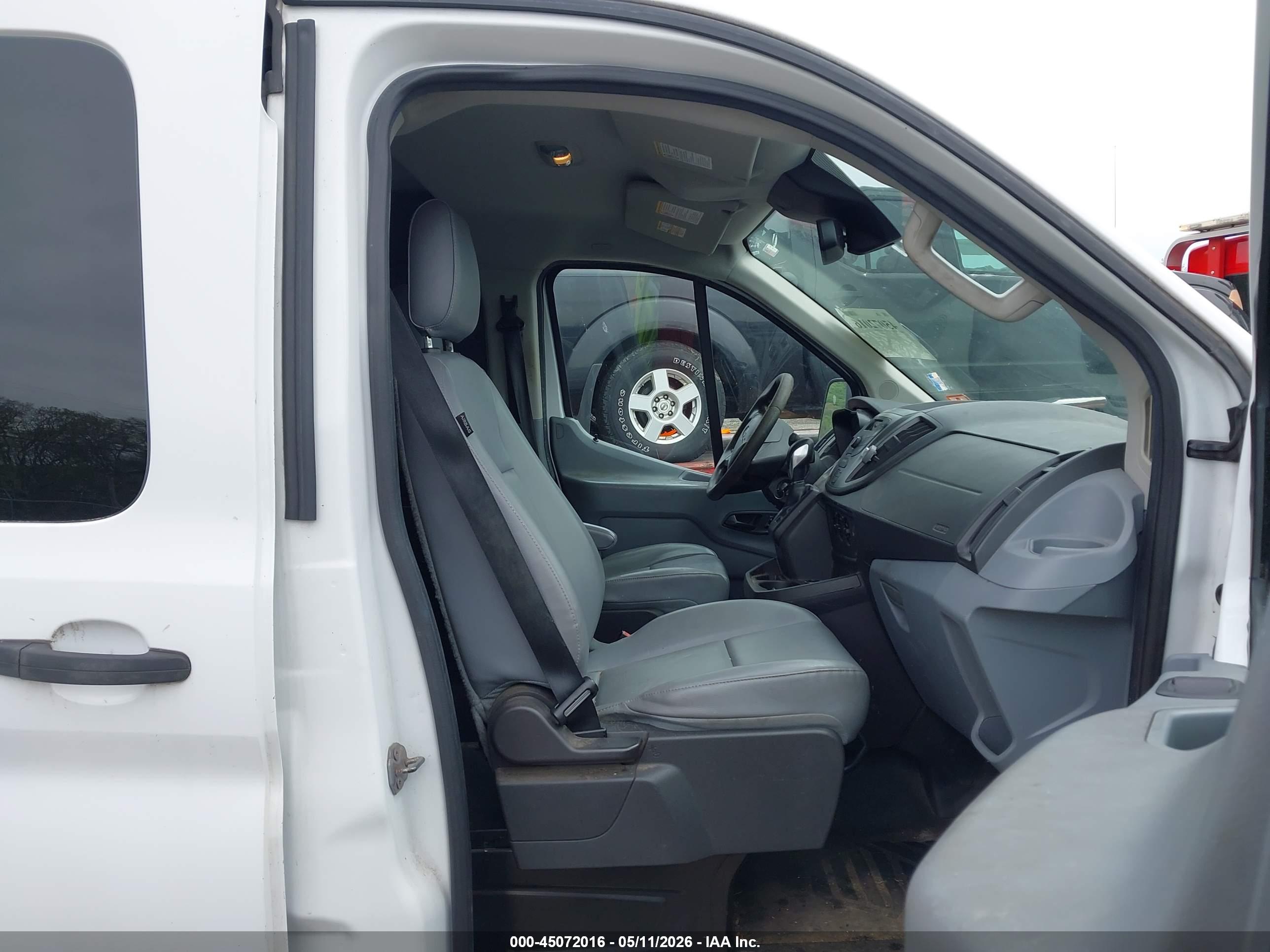 FORD TRANSIT-150 image 5