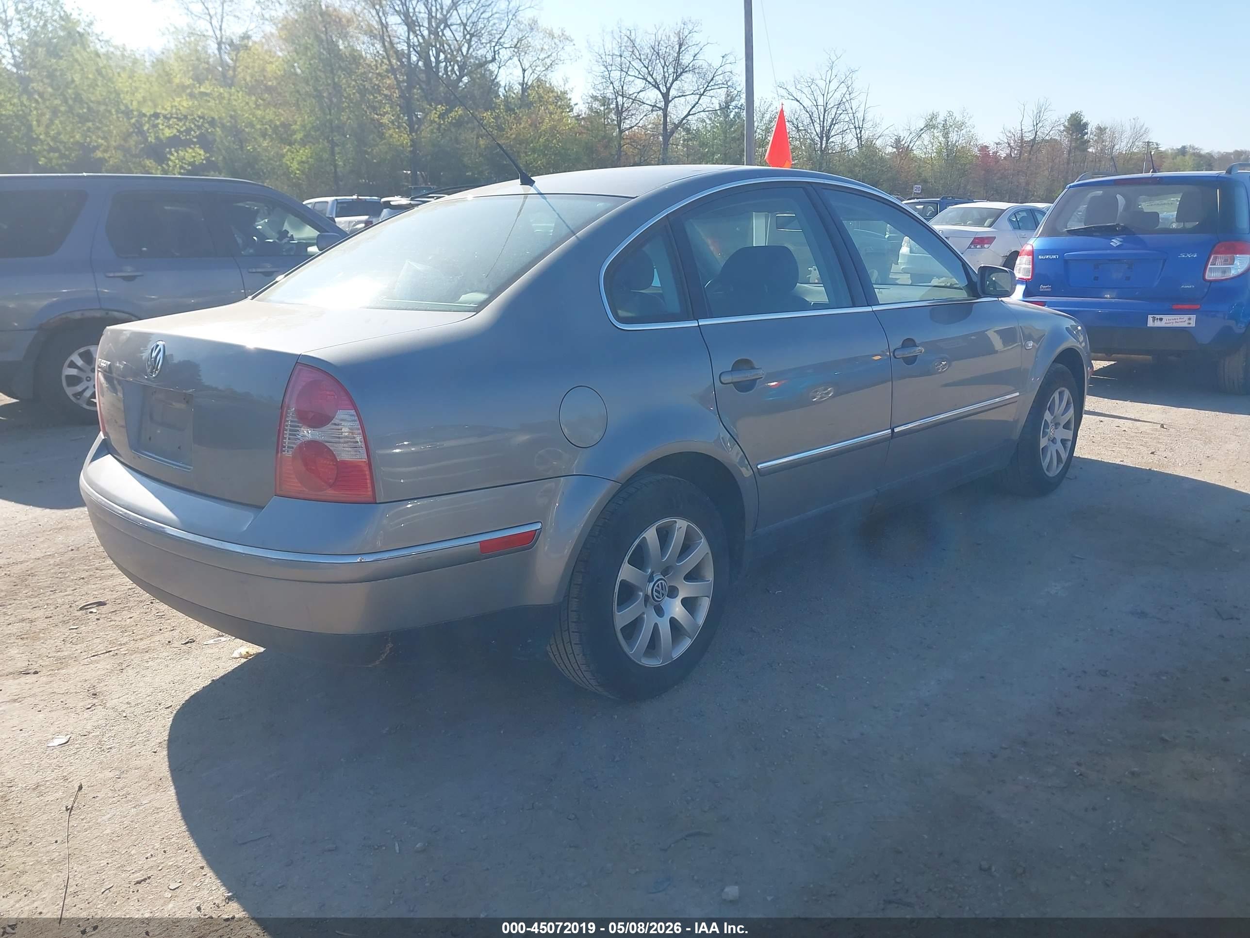 VOLKSWAGEN PASSAT image 4