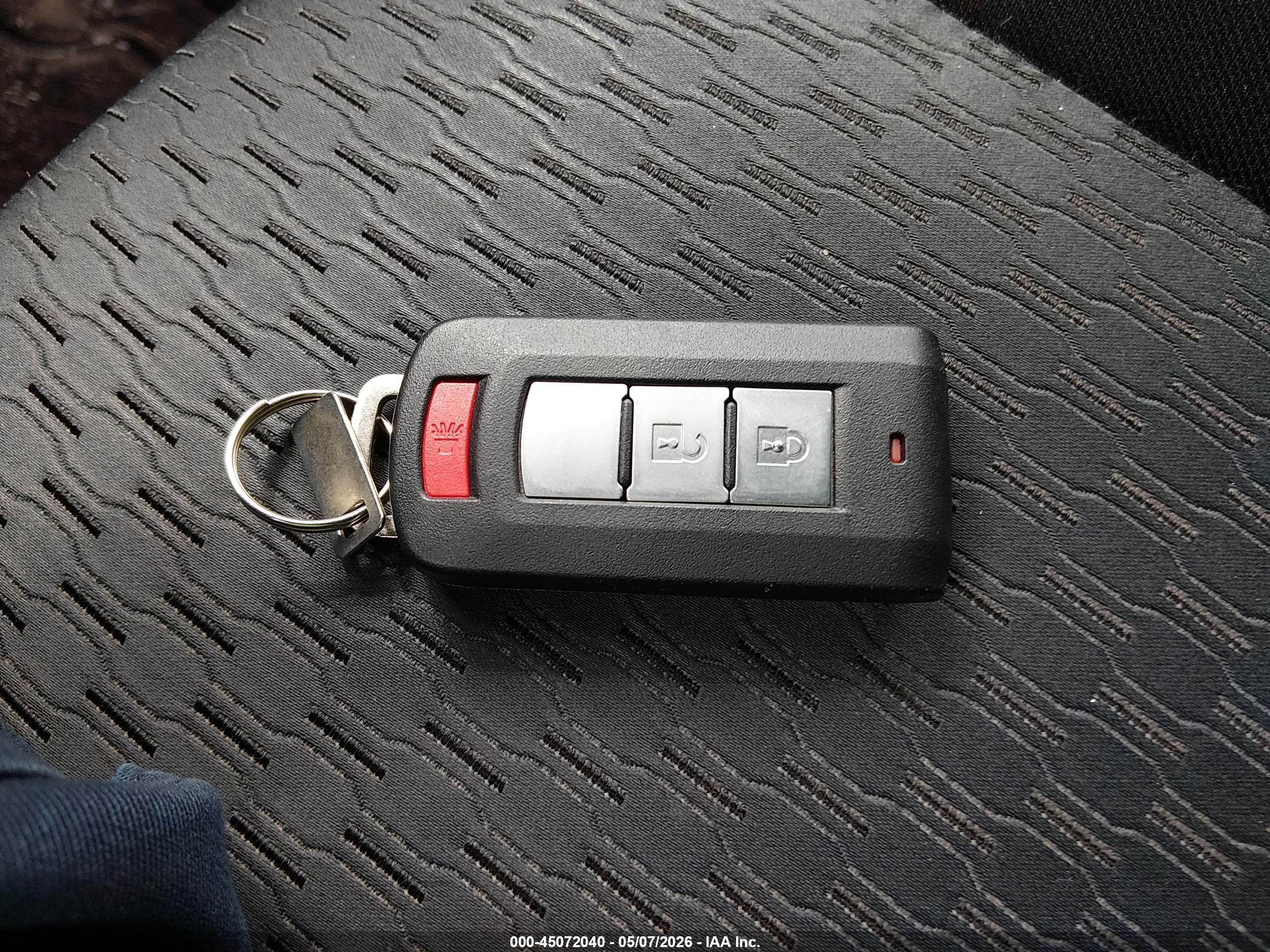 MITSUBISHI OUTLANDER image 11