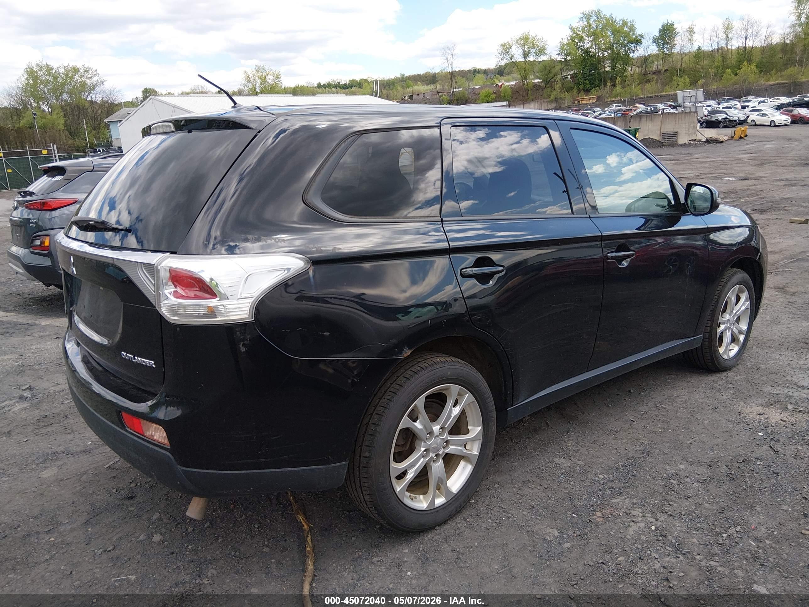 MITSUBISHI OUTLANDER image 4