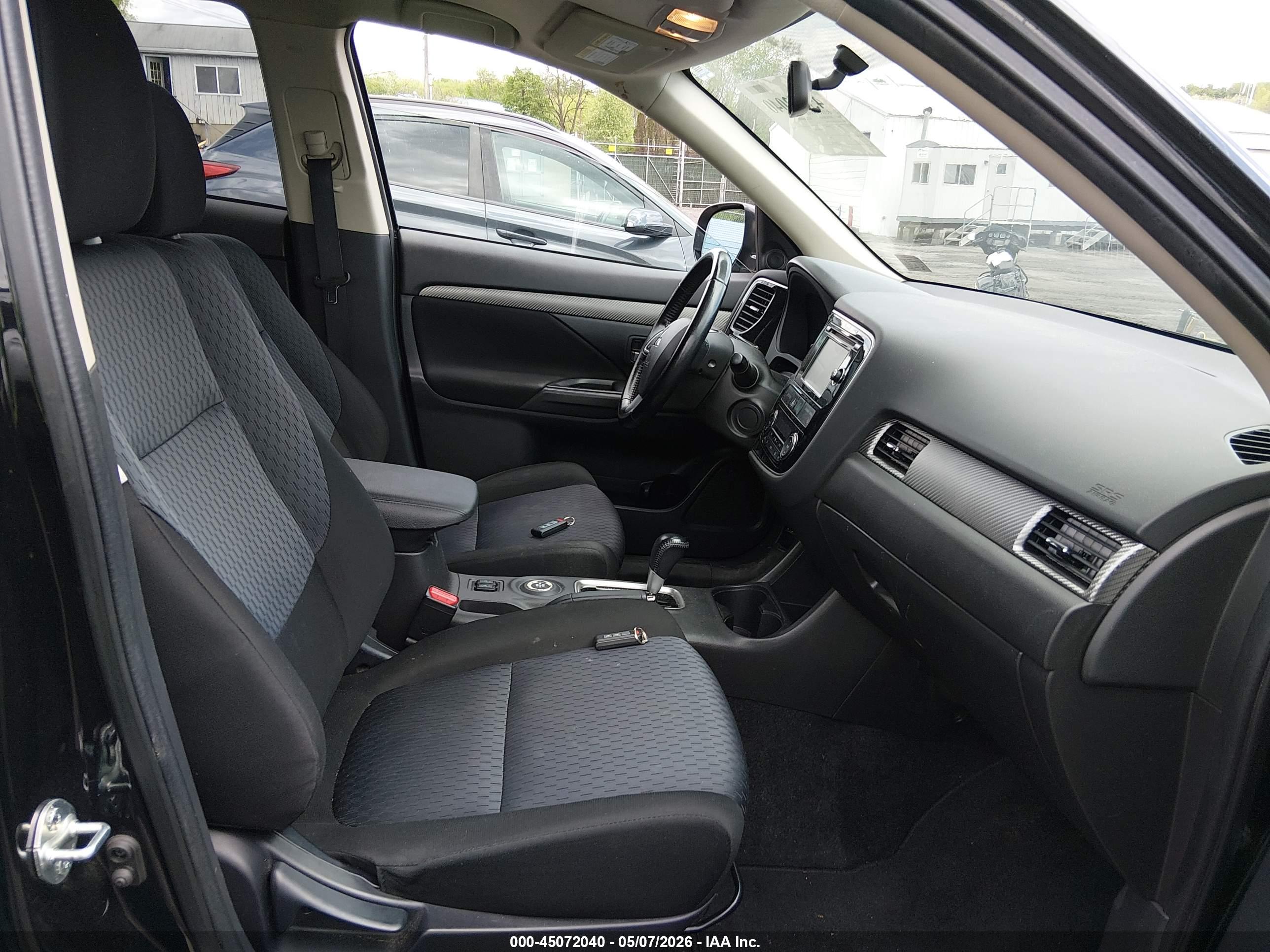 MITSUBISHI OUTLANDER image 5