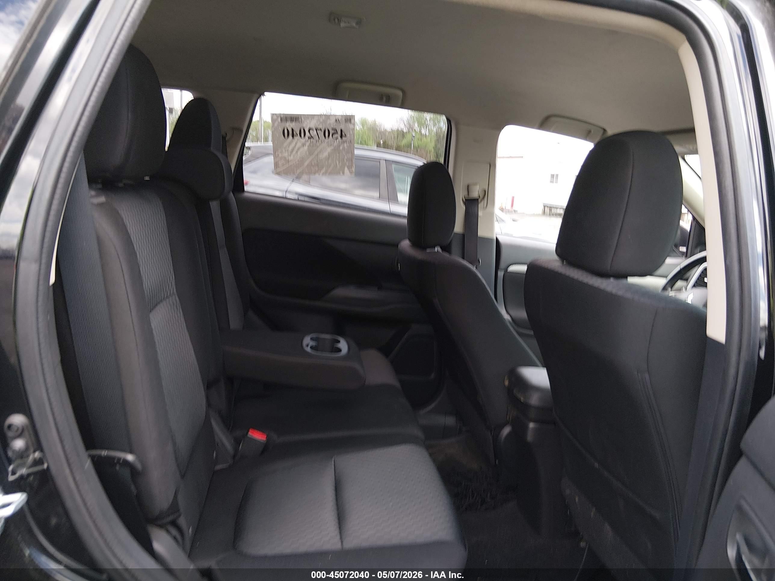 MITSUBISHI OUTLANDER image 8