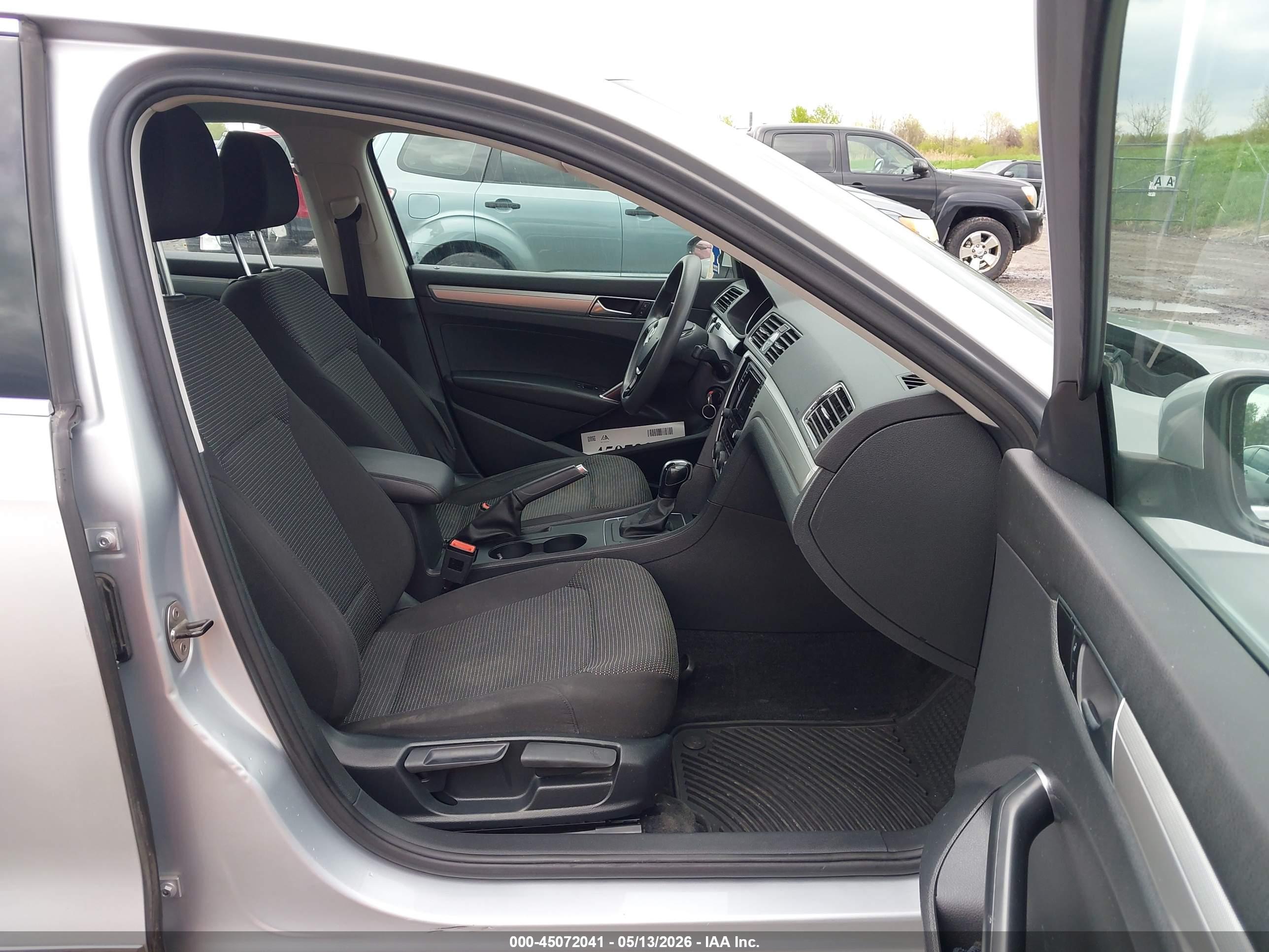 VOLKSWAGEN PASSAT image 5