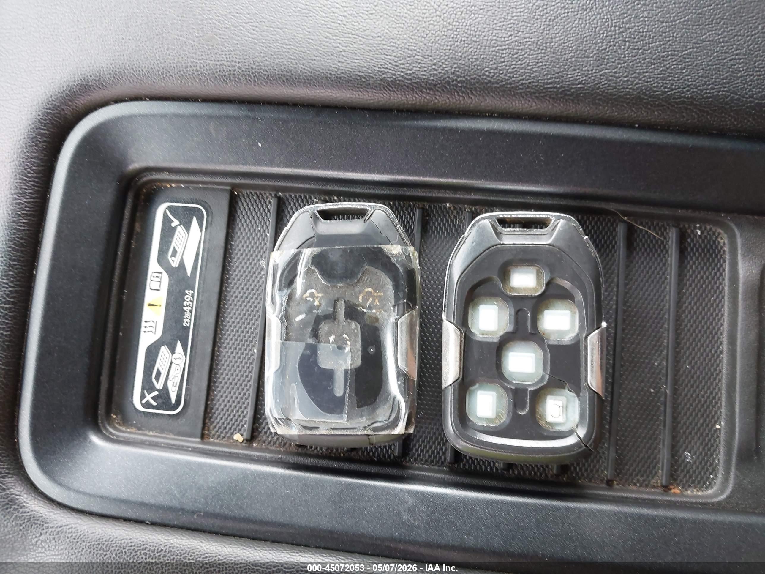 CHEVROLET SUBURBAN image 11