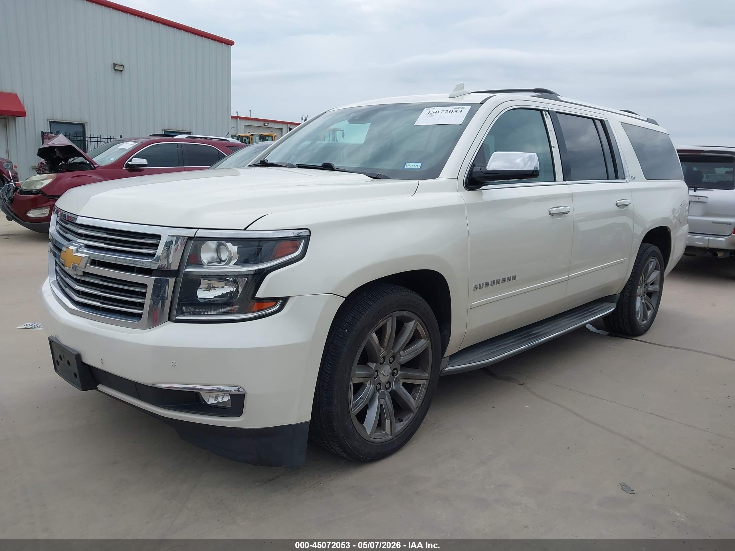 CHEVROLET SUBURBAN image 2