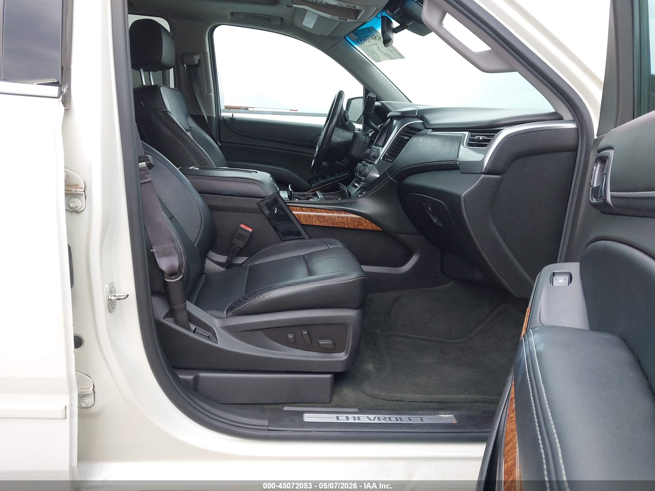 CHEVROLET SUBURBAN image 5