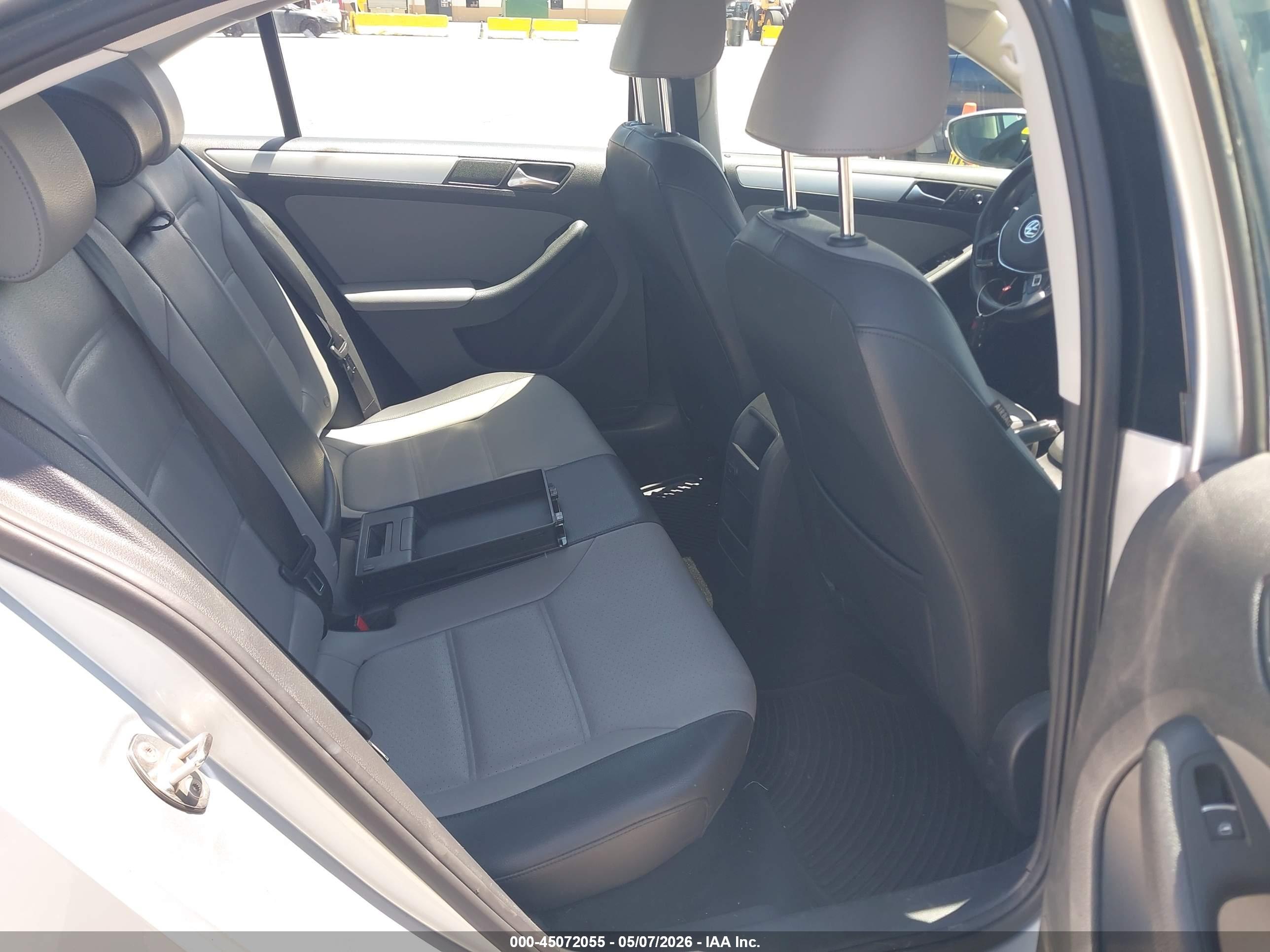 VOLKSWAGEN JETTA image 8