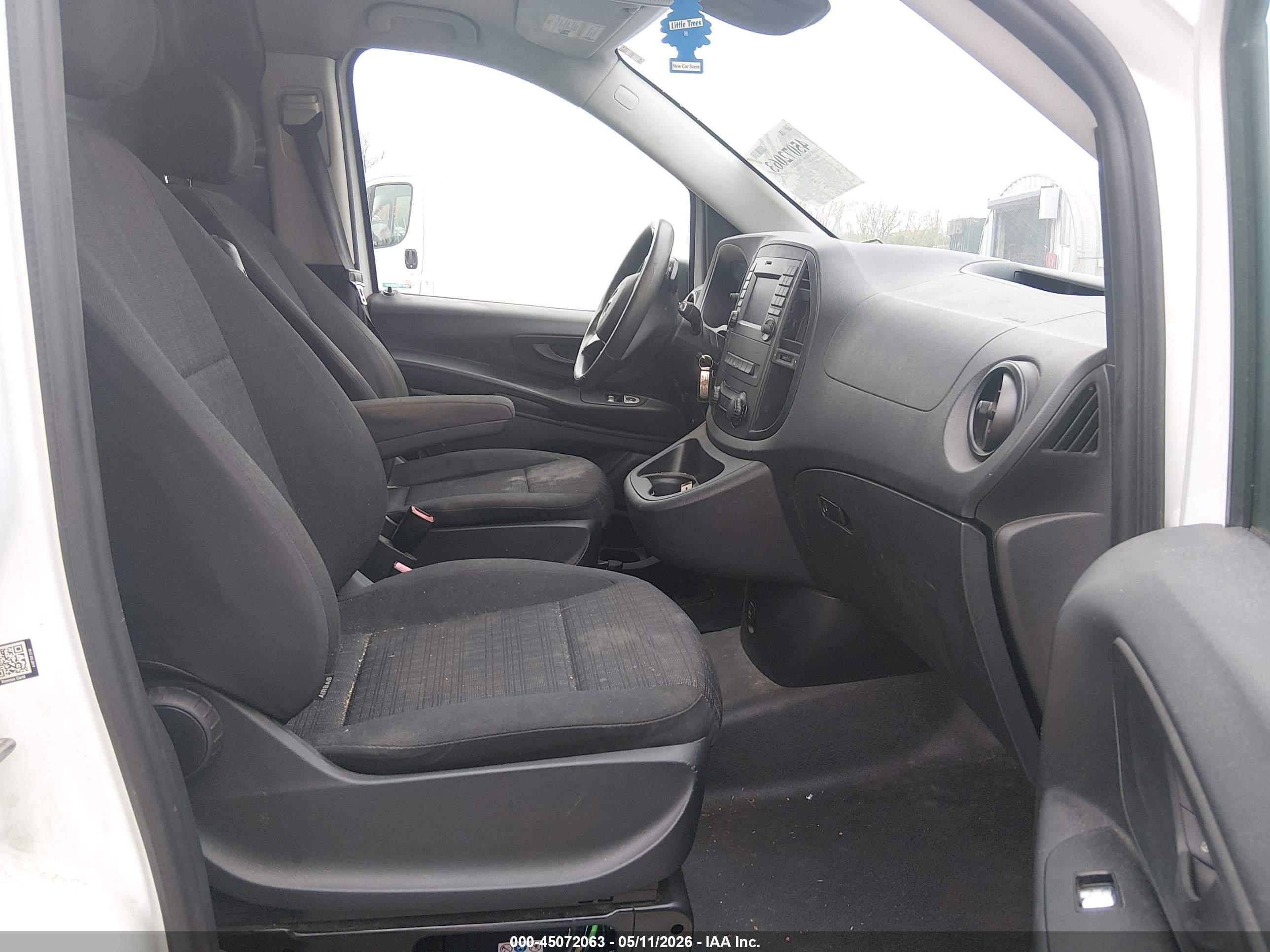 MERCEDES-BENZ METRIS image 5