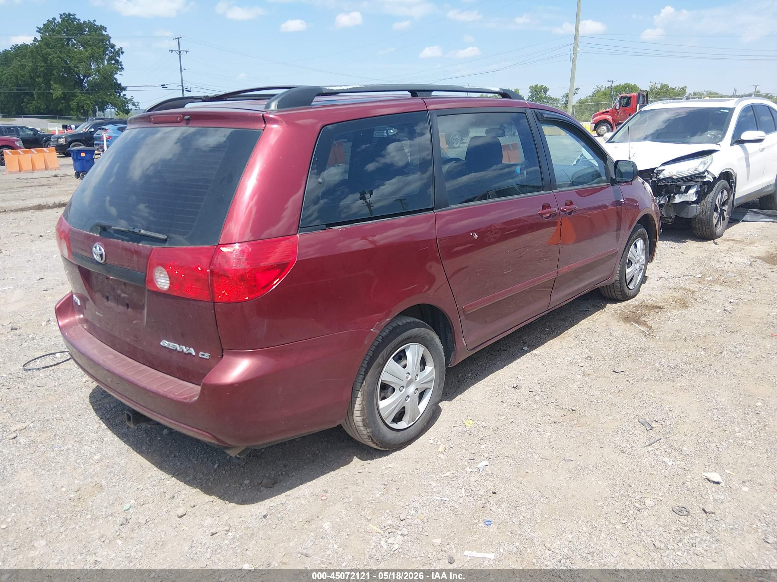 TOYOTA SIENNA image 4