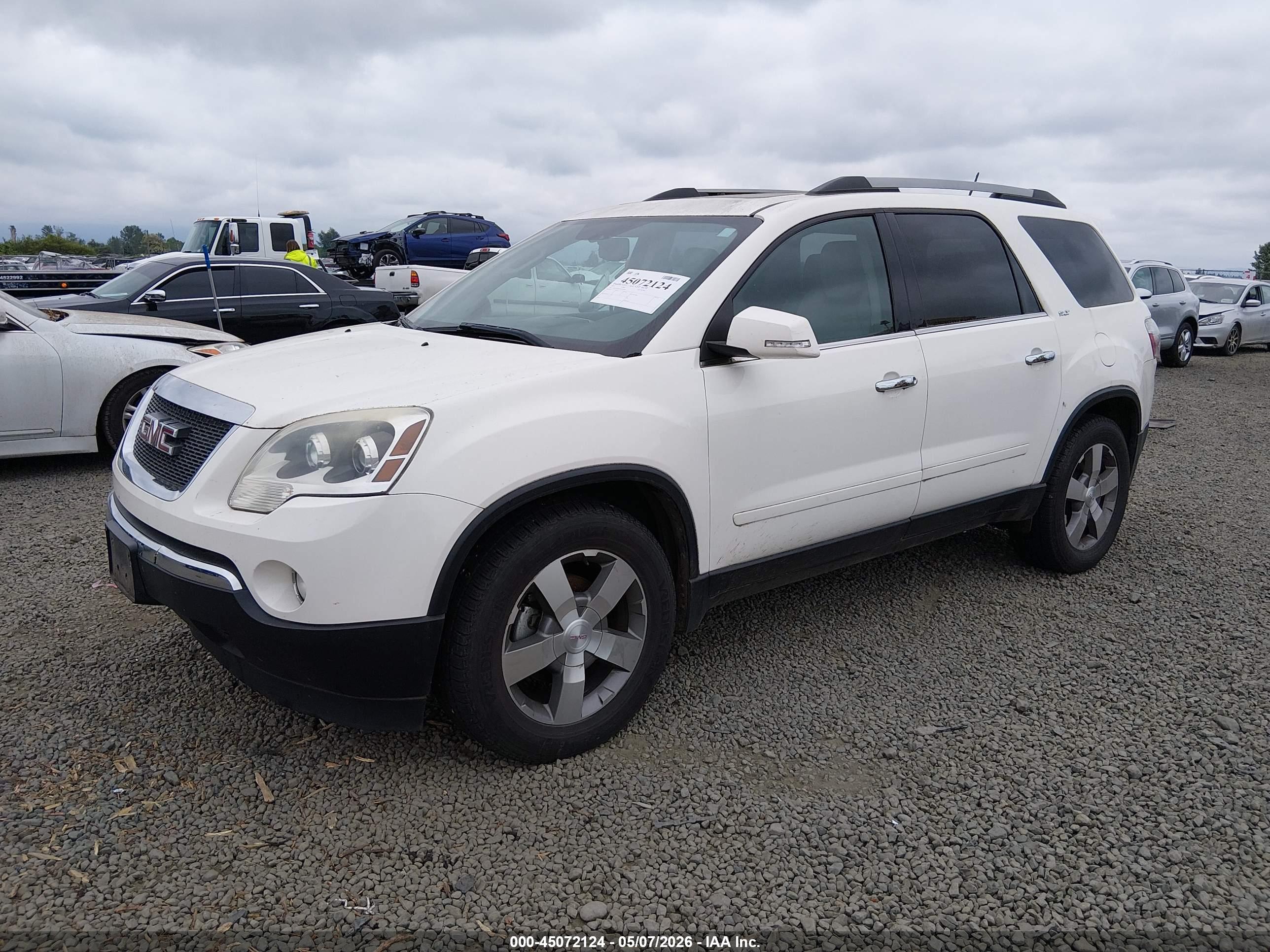 GMC ACADIA image 2