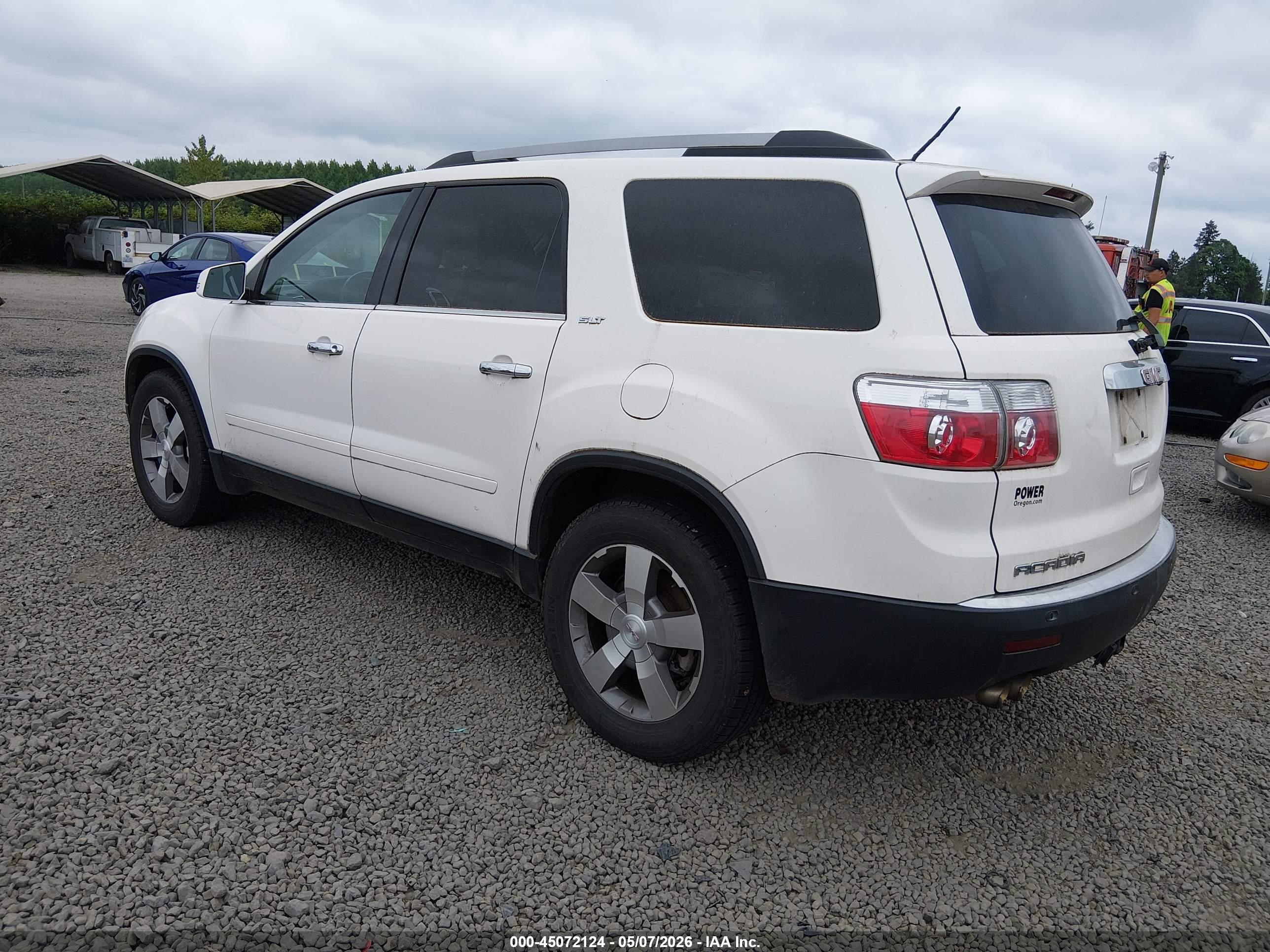 GMC ACADIA image 3