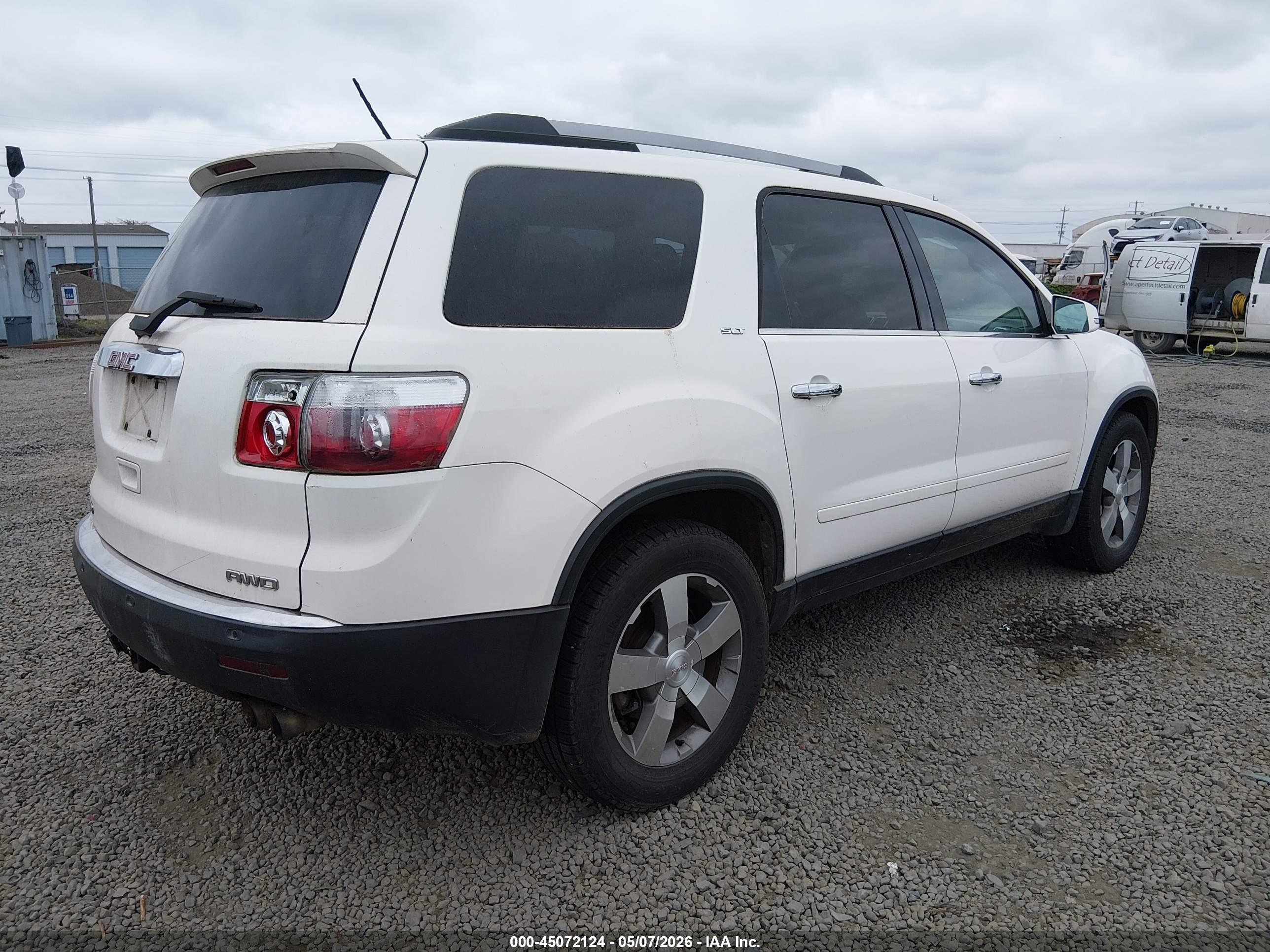 GMC ACADIA image 4