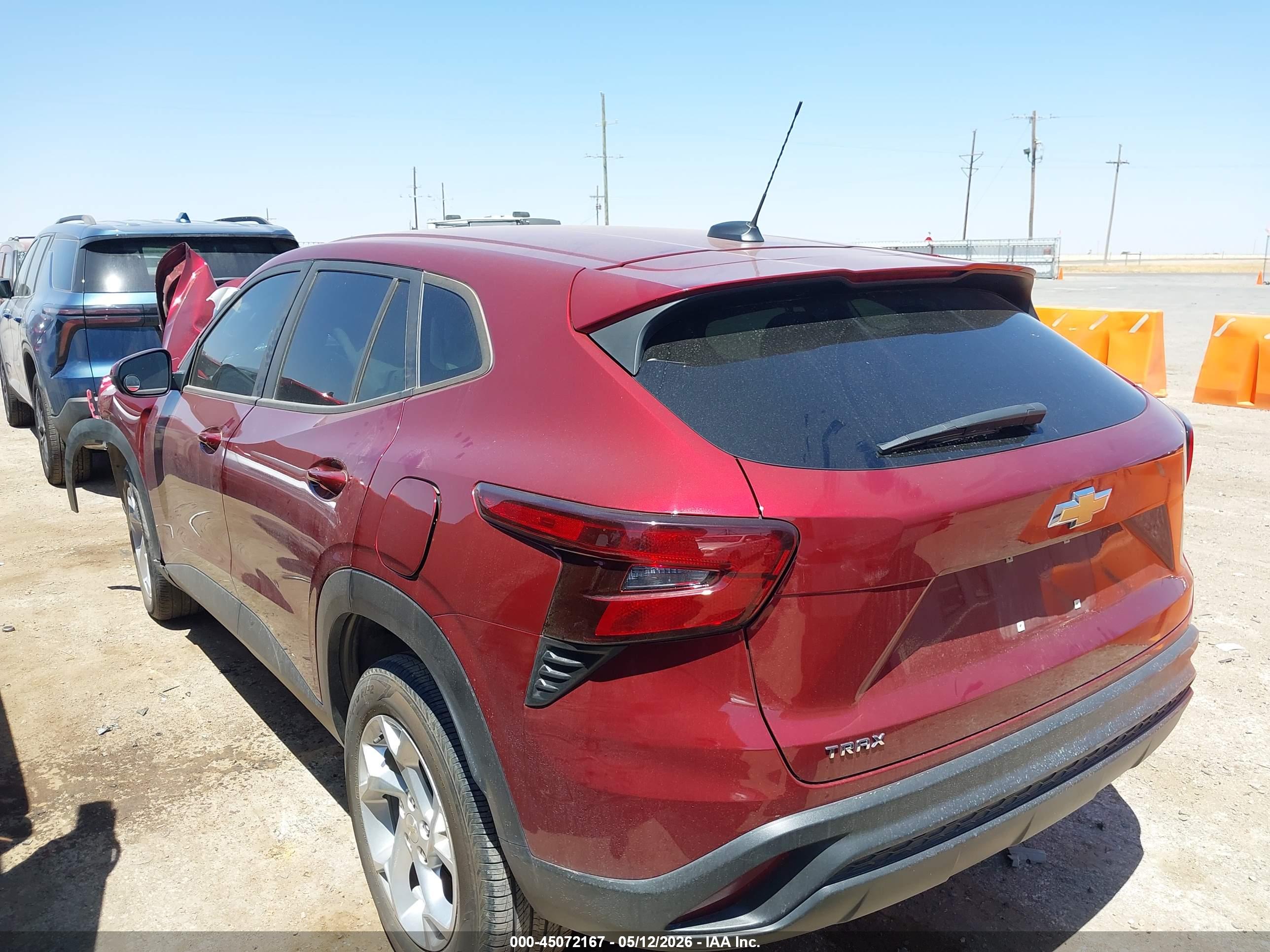 CHEVROLET TRAX image 3