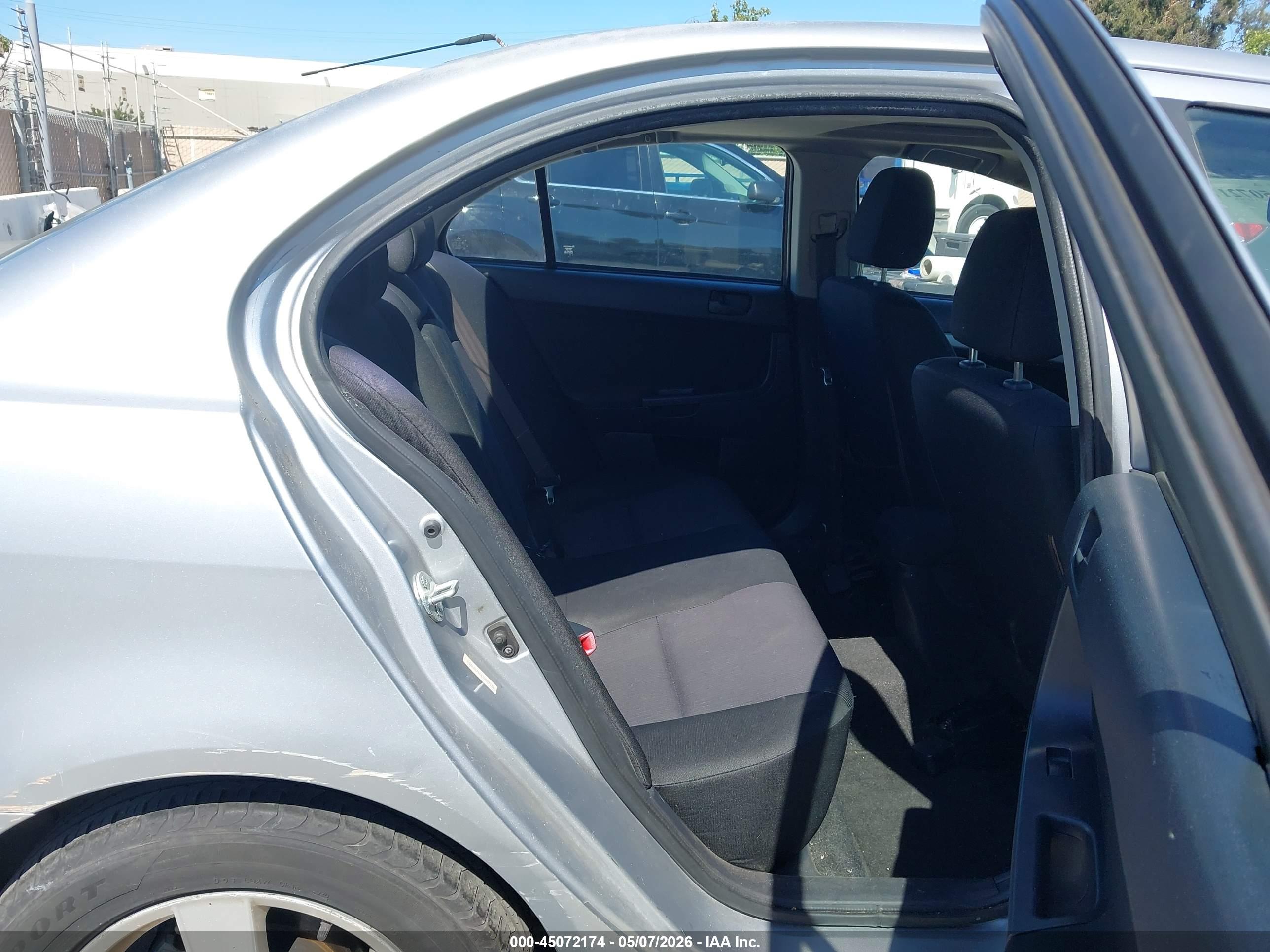 MITSUBISHI LANCER image 8