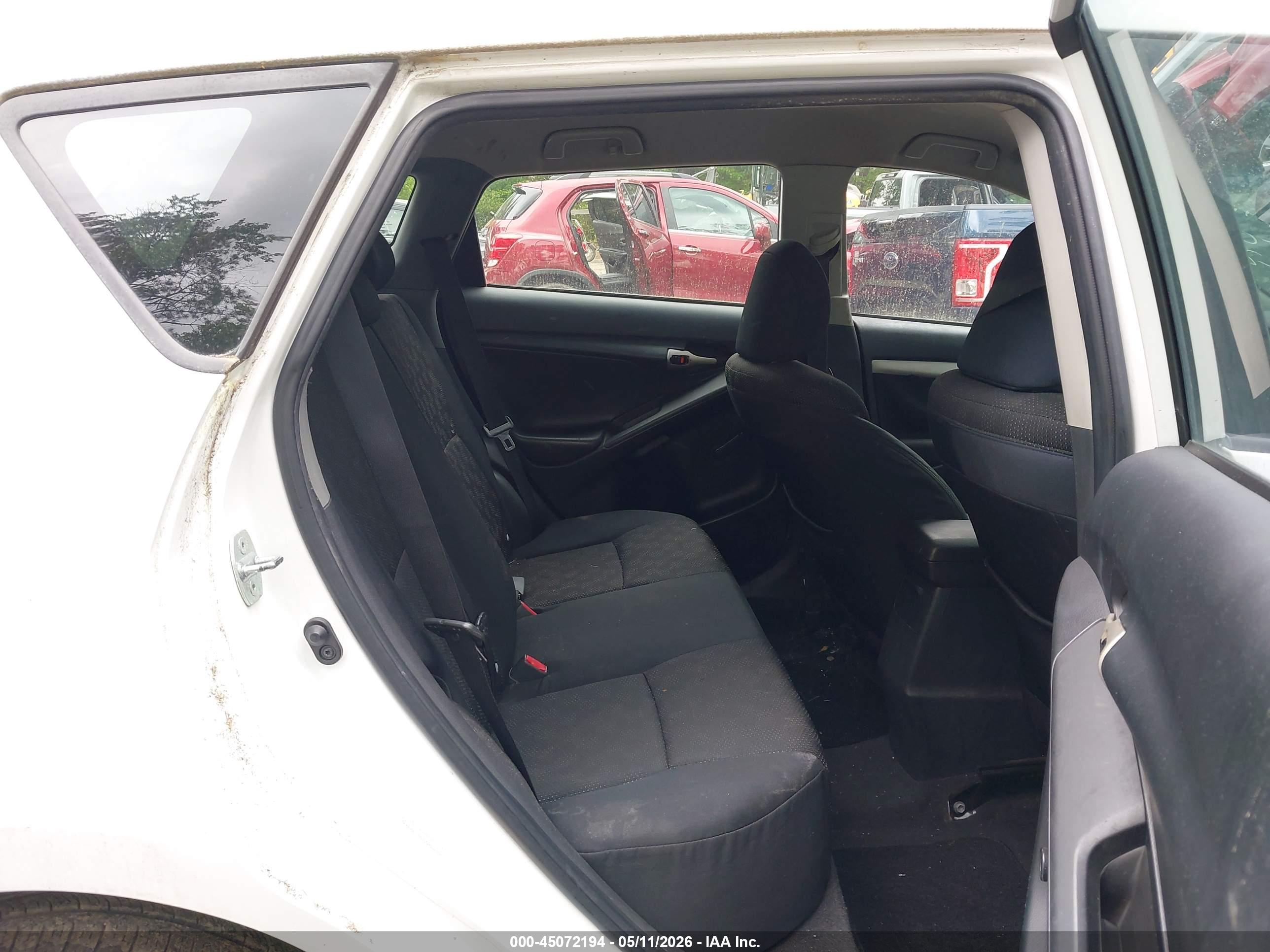 PONTIAC VIBE image 8