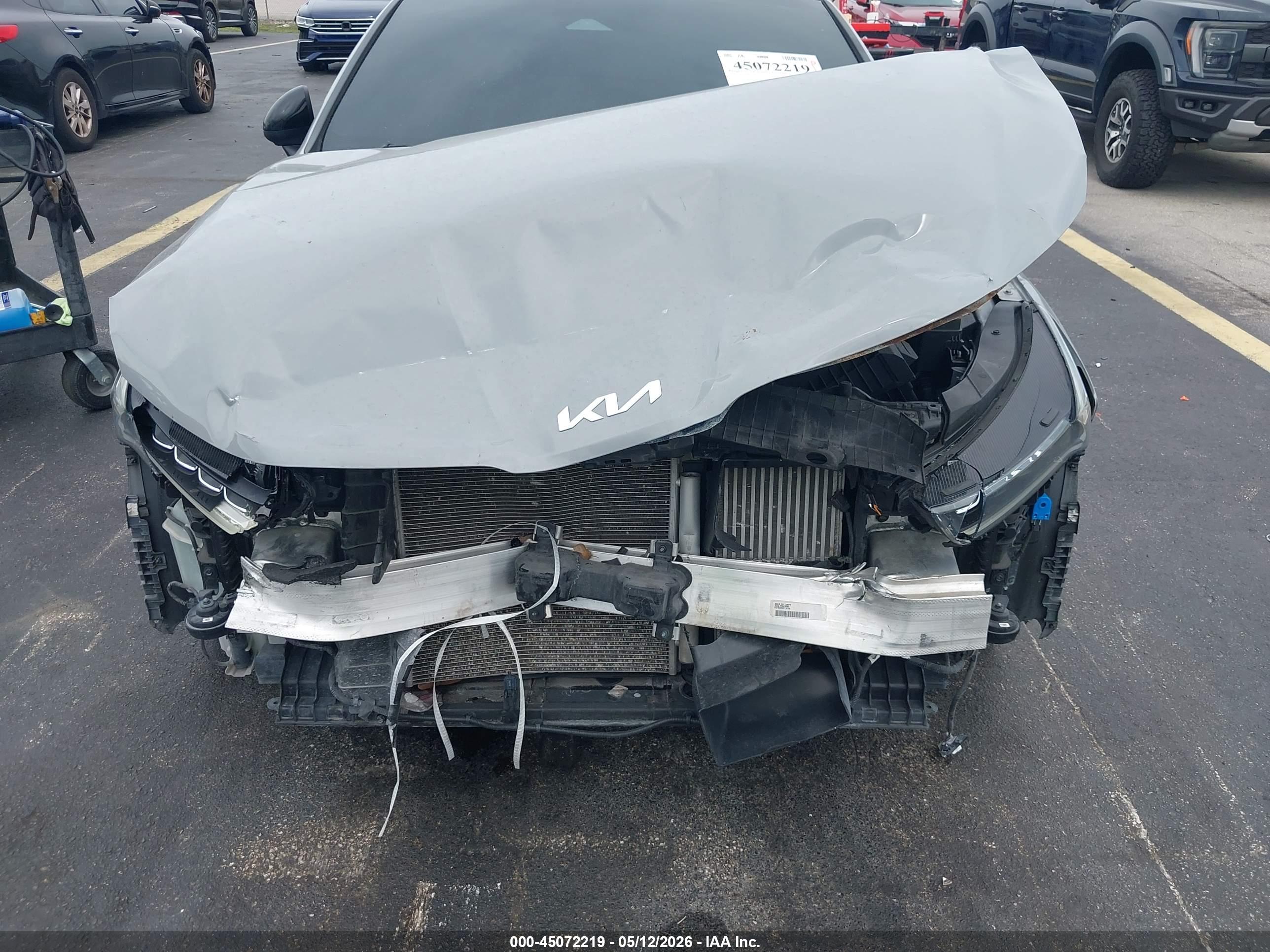 KIA K5 image 6