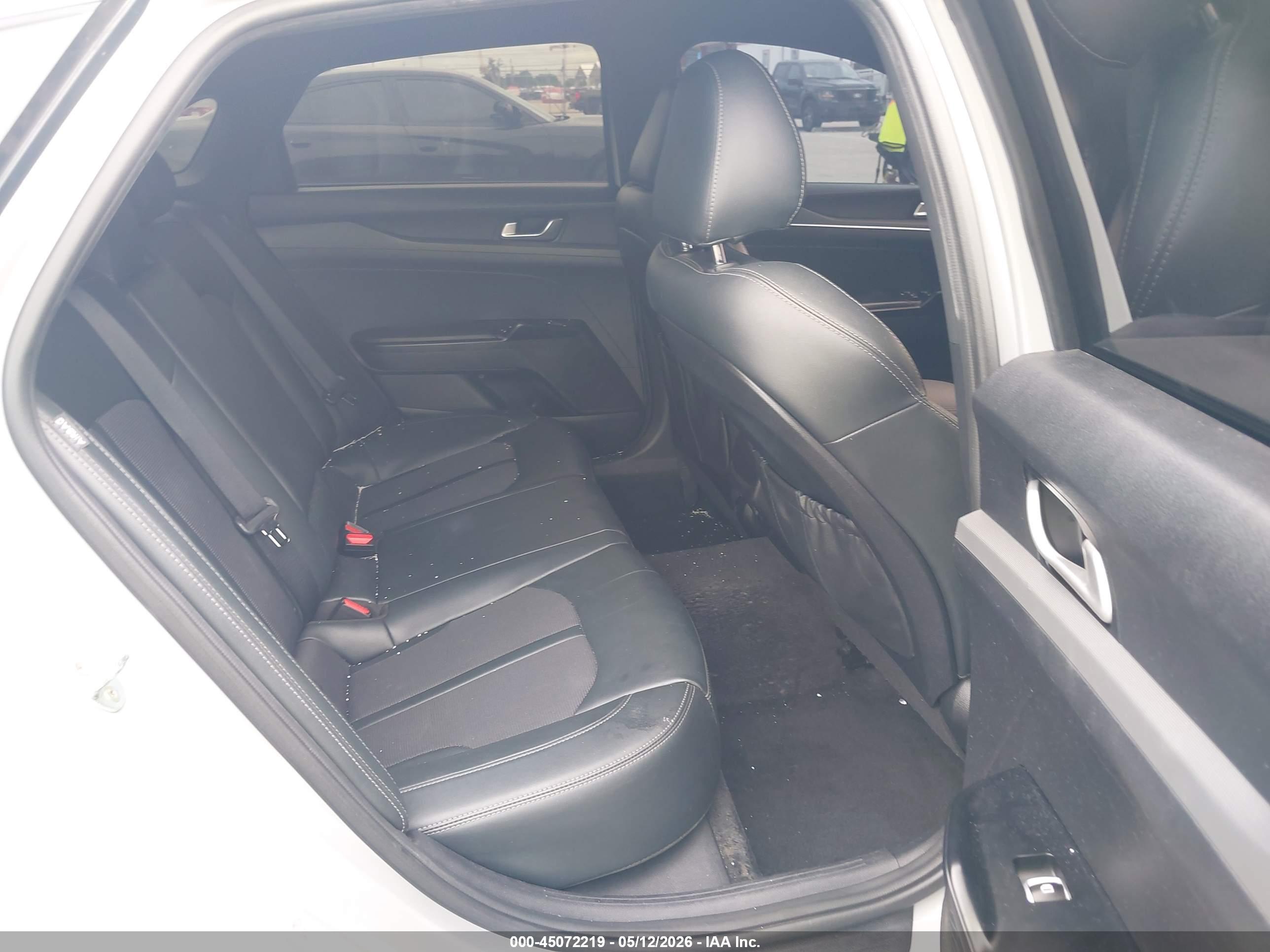 KIA K5 image 8