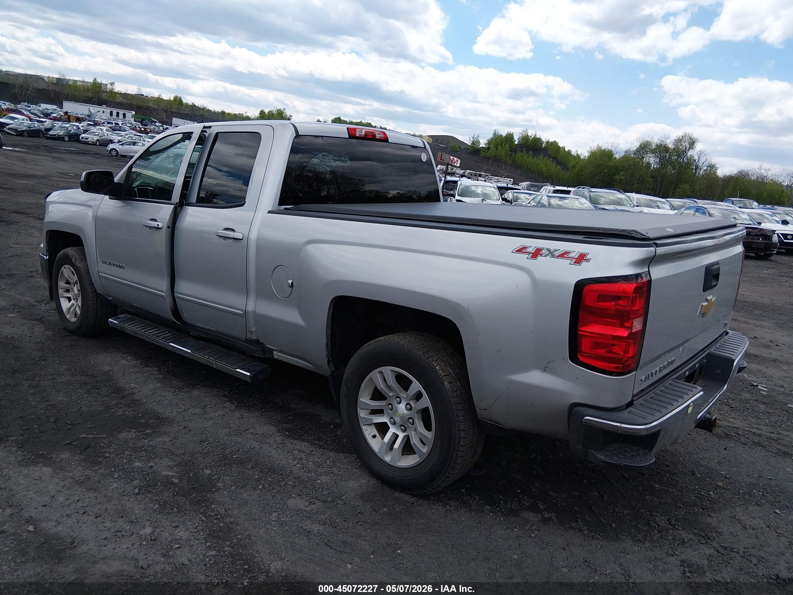 CHEVROLET SILVERADO image 3