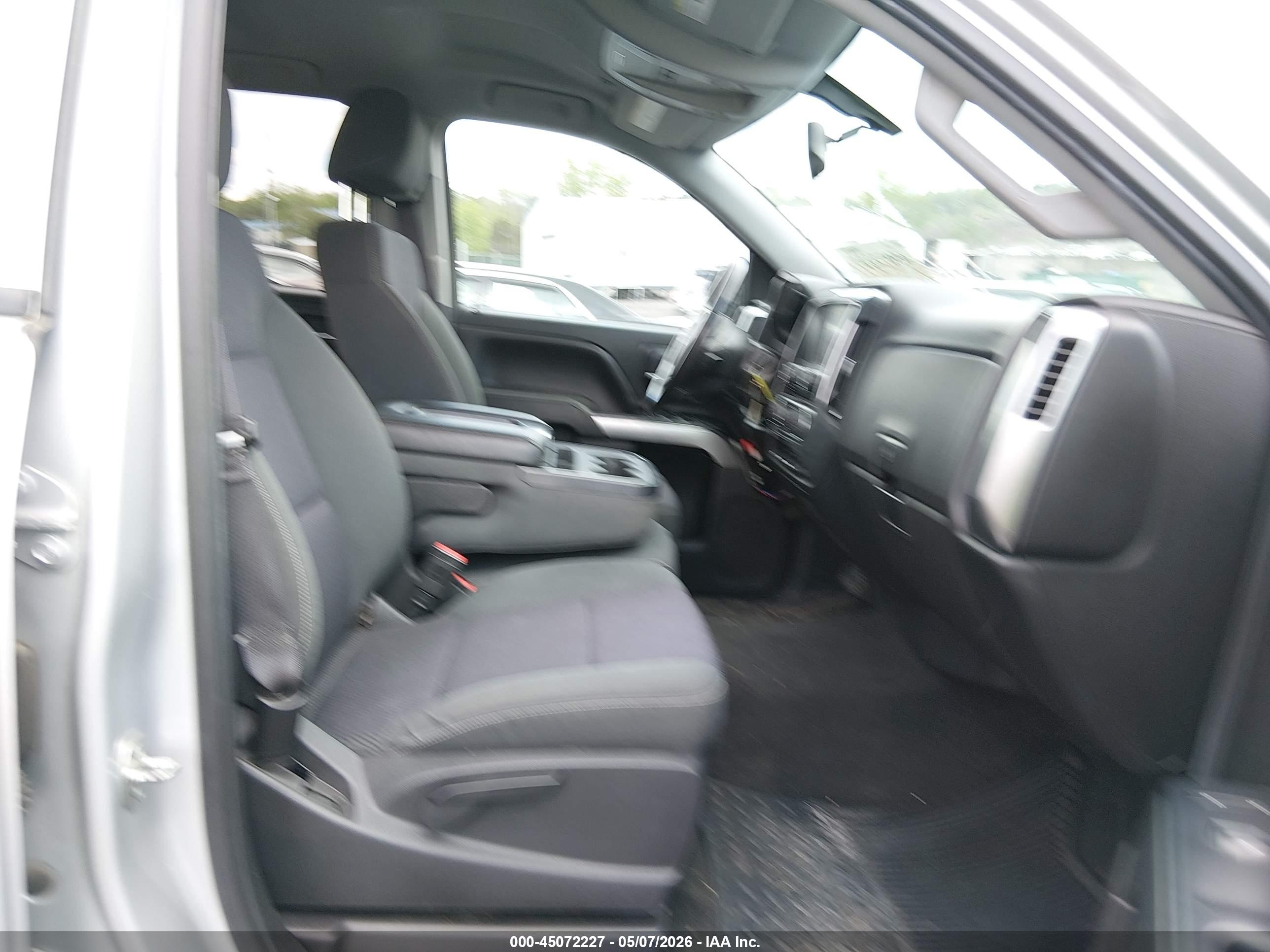 CHEVROLET SILVERADO image 5