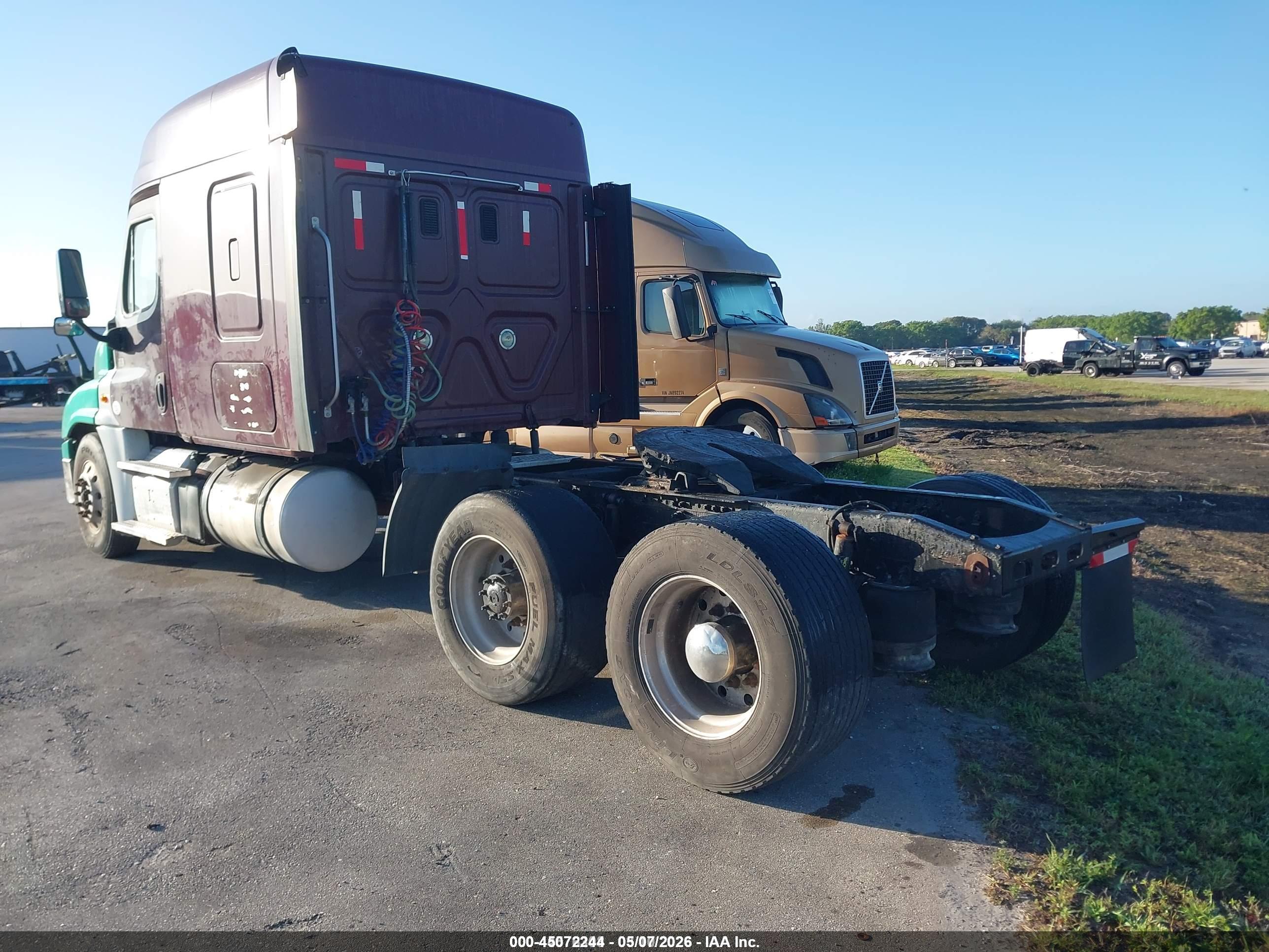 FREIGHTLINER CASCADIA image 3