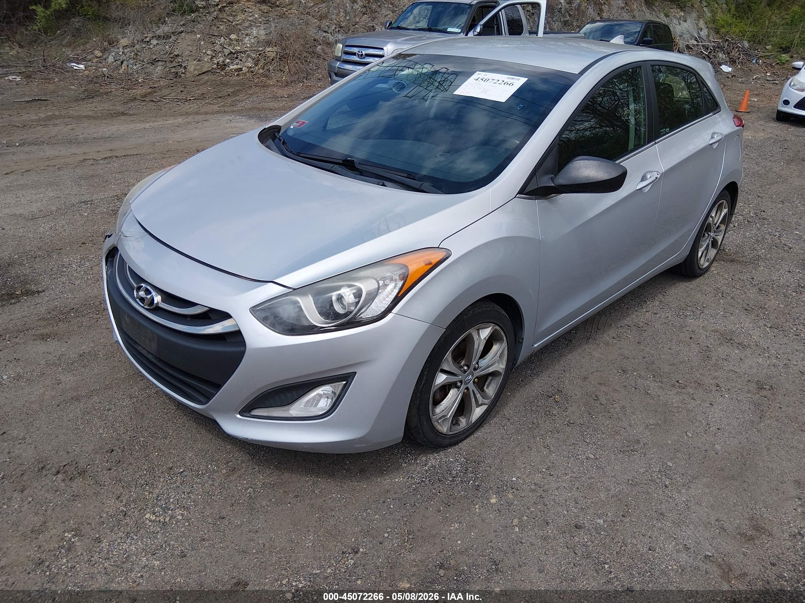 HYUNDAI ELANTRA image 2